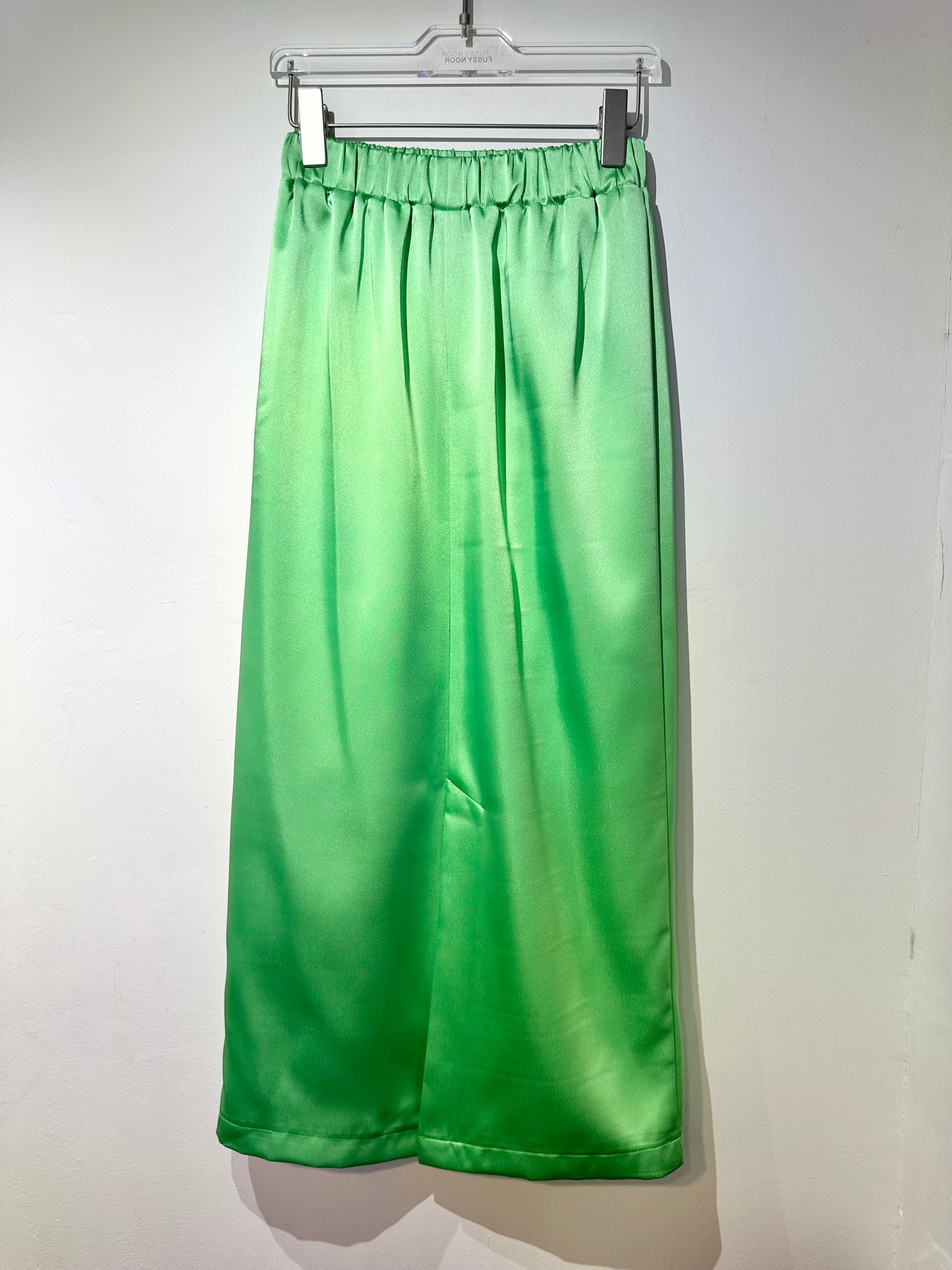 • FUSSY MADE • APPLE GREEN SLEEK PENCIL SKIRT