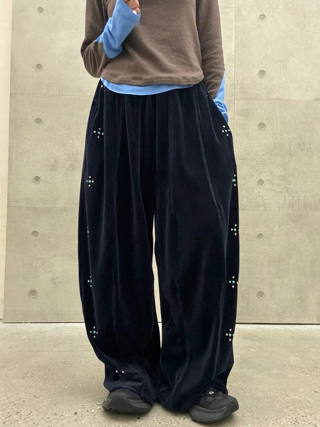 STAR STUDS VELVET PANTS