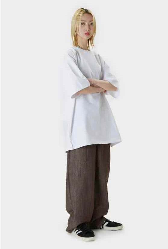 ROOMY SPLIT HEM TEE