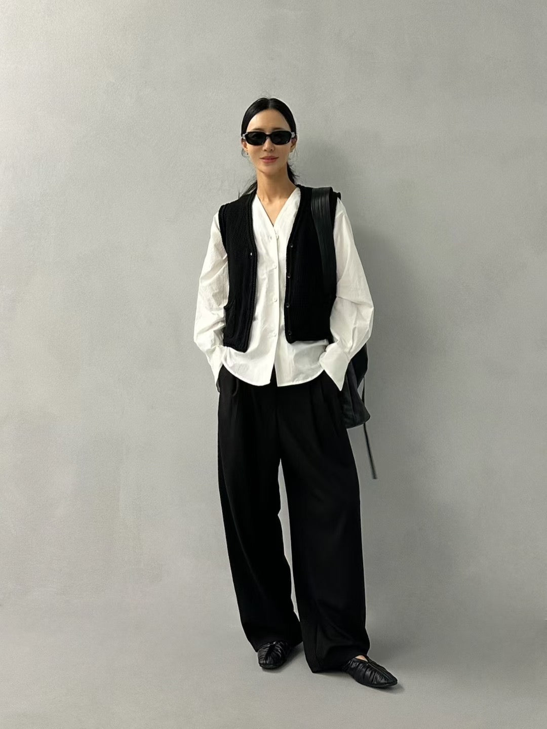 V NECK SLEEK KNIT VEST