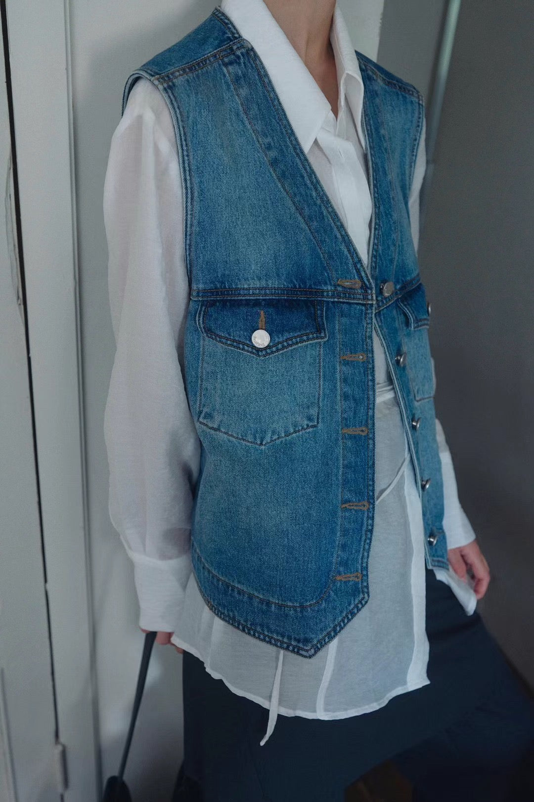 WAIST LENGHT DENIM VEST