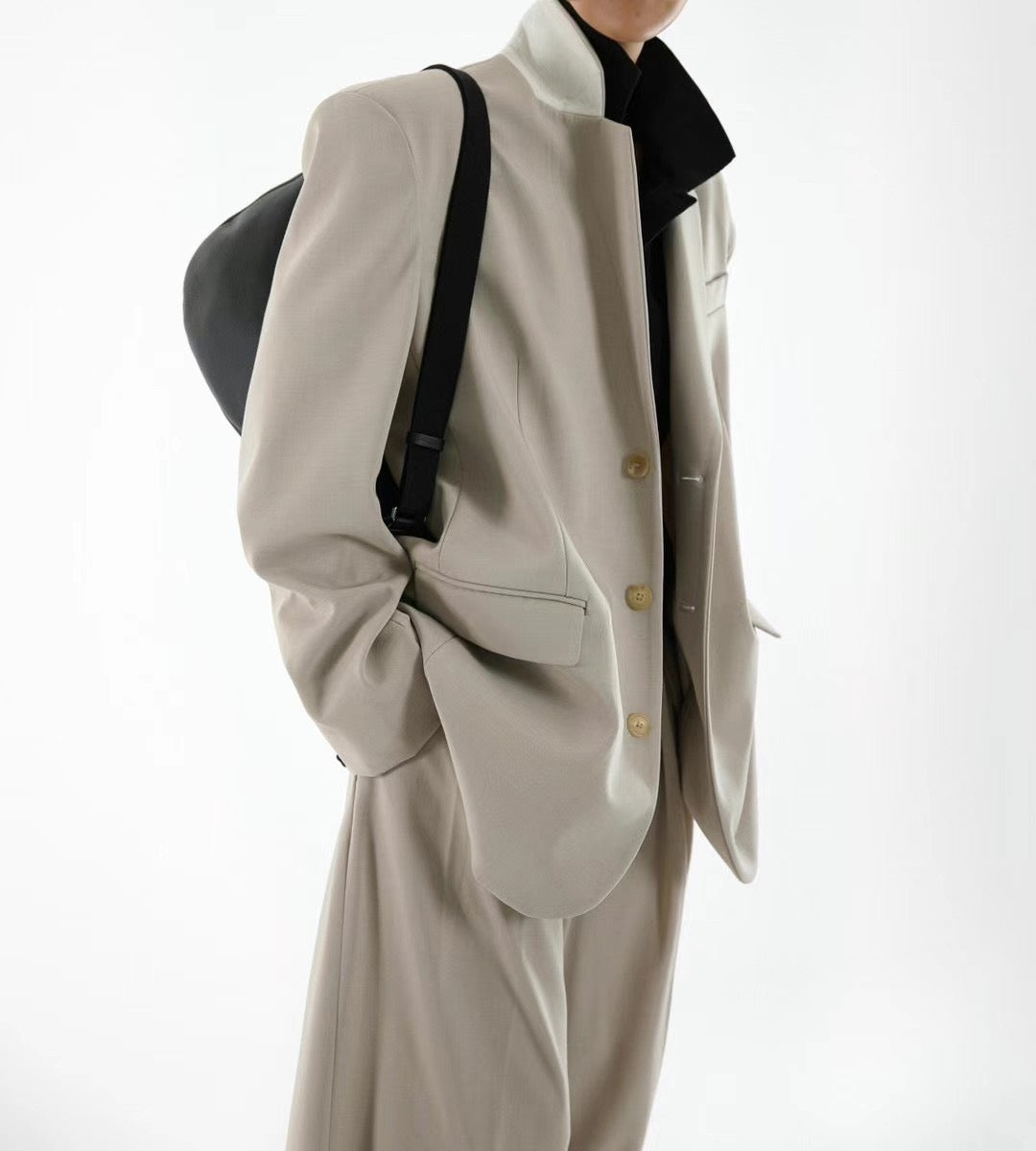 BEIGE BLAZER