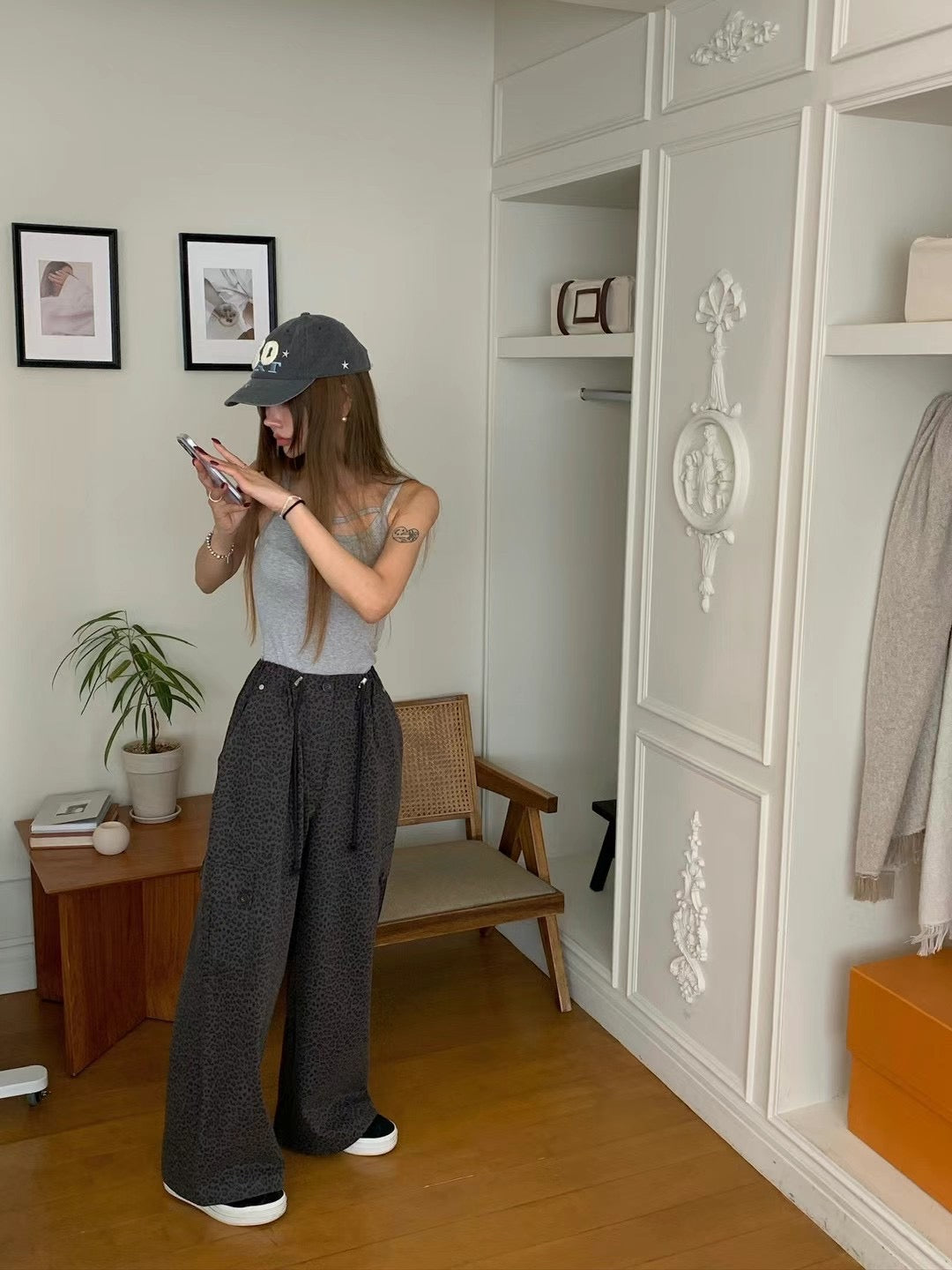DRAWSTRING LEOPARD CHINO PANTS