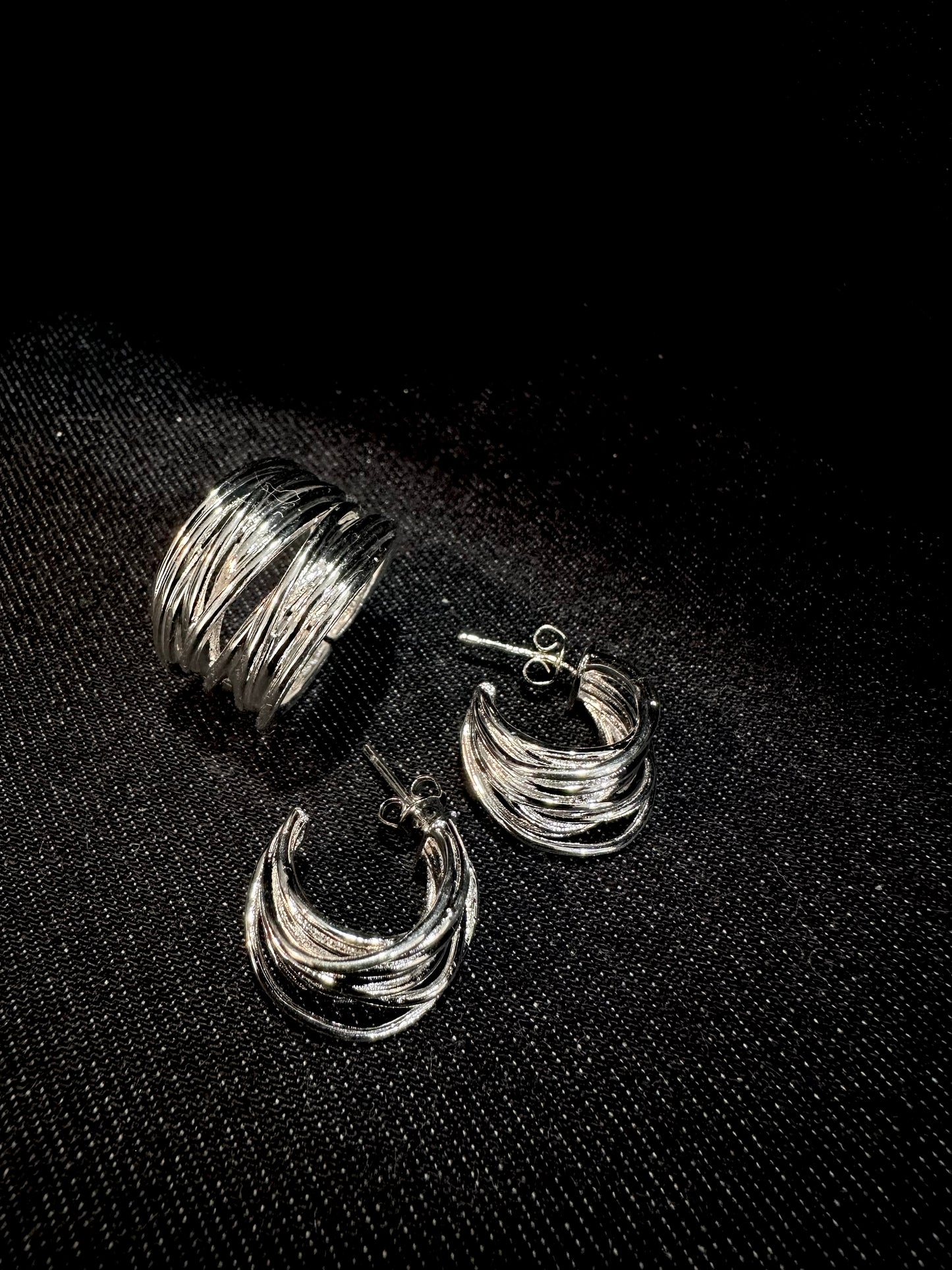 925 IRREGULAR LOOPS EARRINGS