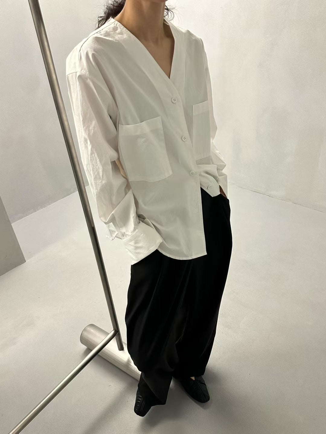 TIMELESS V NECK SHIRT
