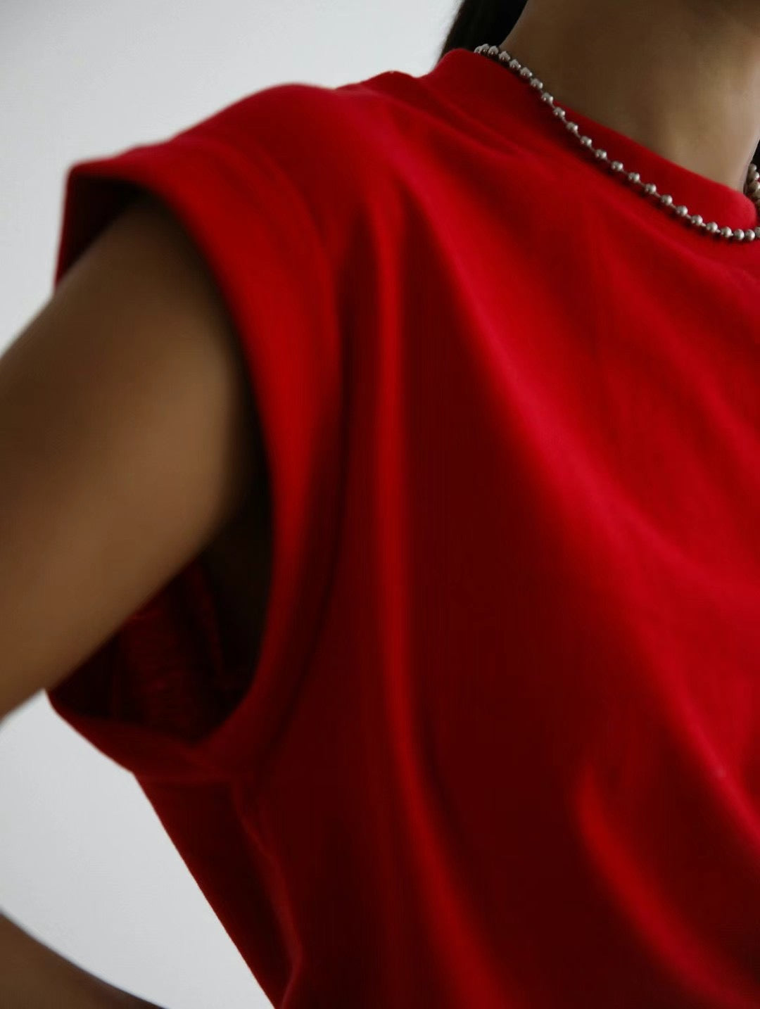 ROLL SLEEVES VEST