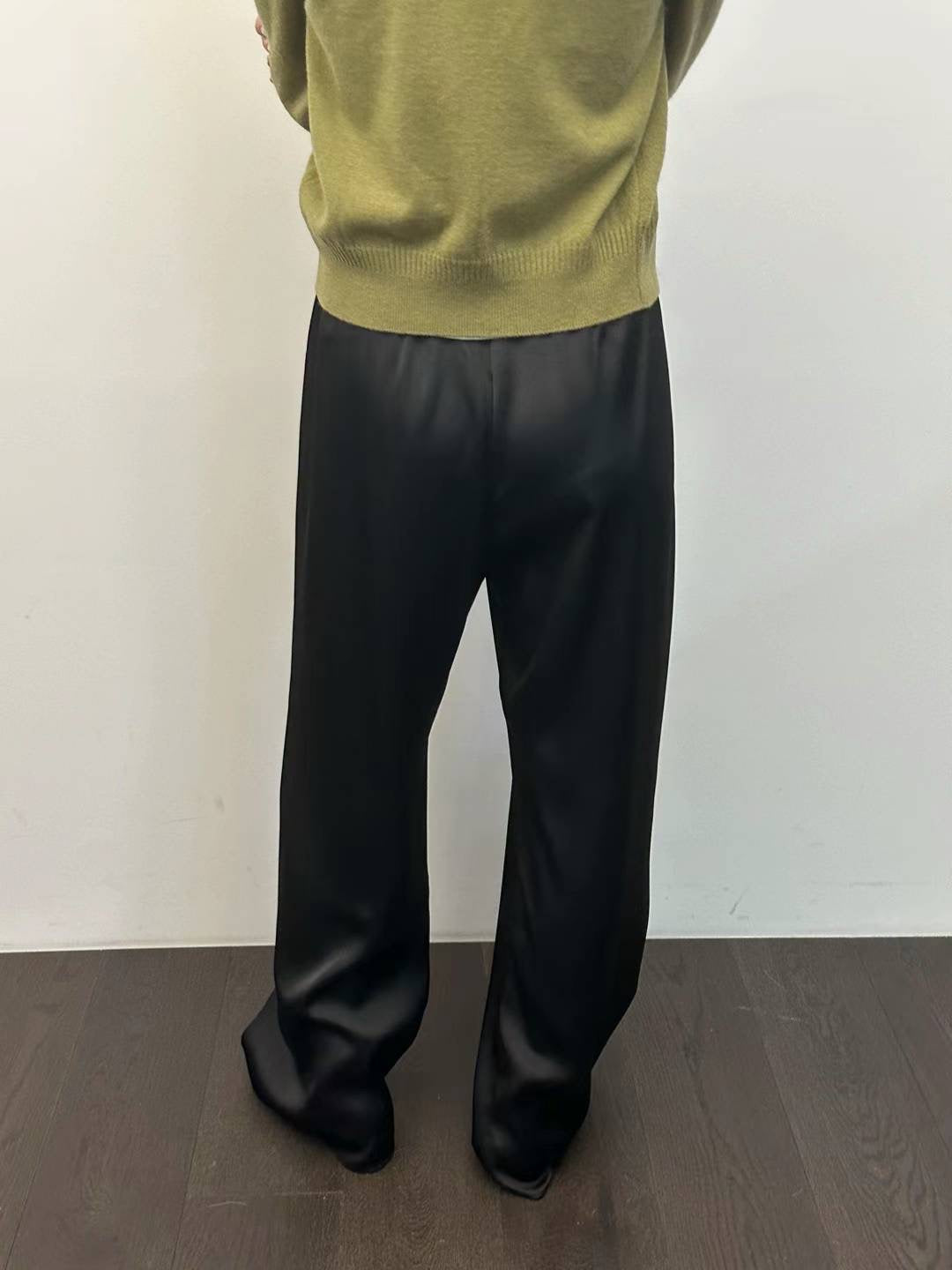 GLOWY SATIN PANTS