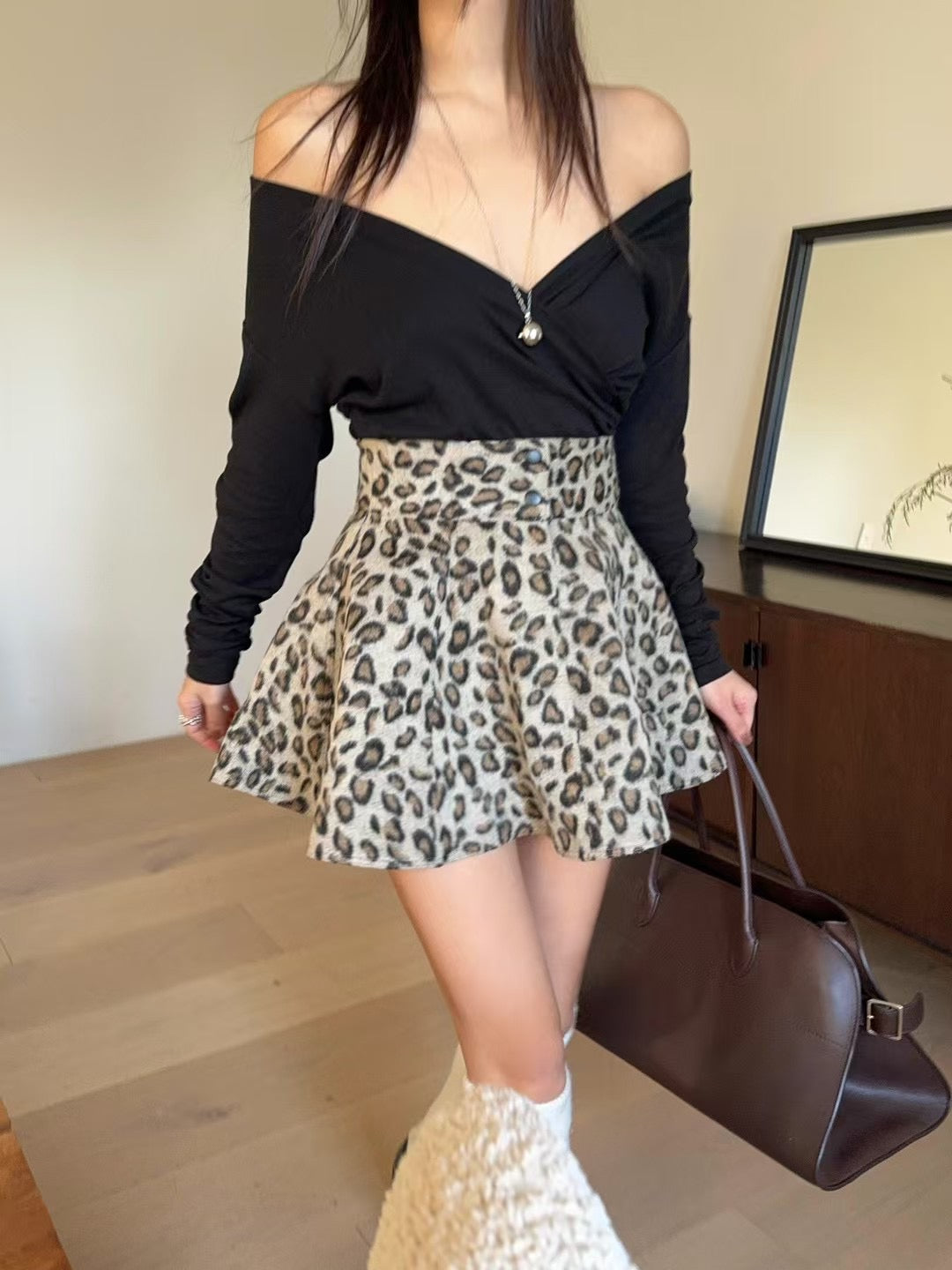 SLIM V NECK TOP