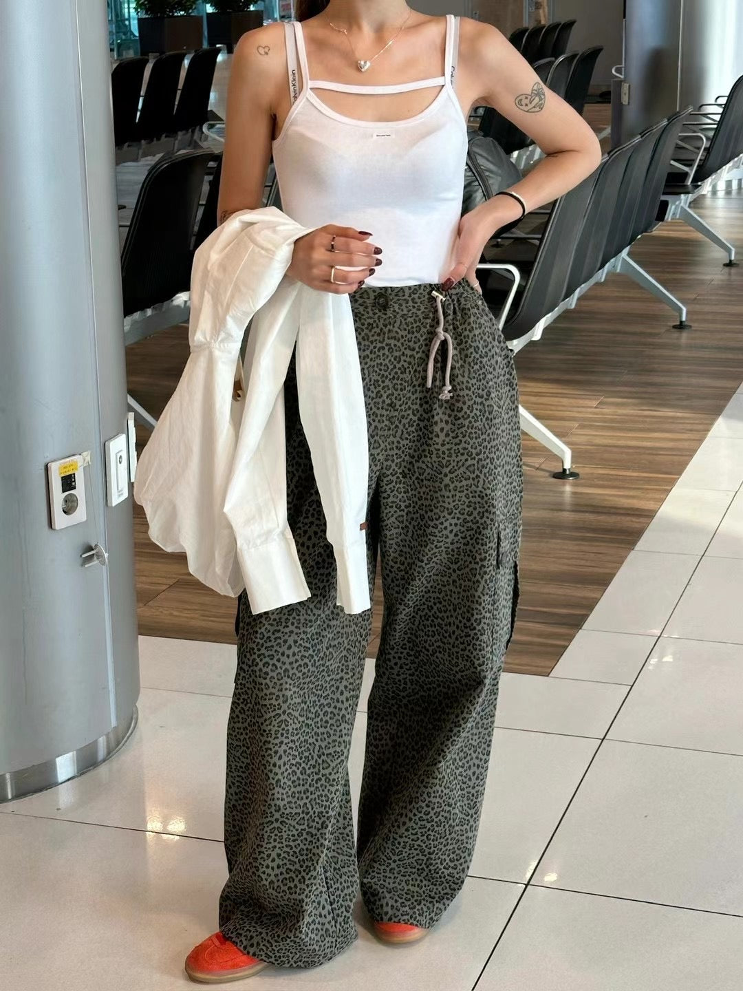 DRAWSTRING LEOPARD CHINO PANTS