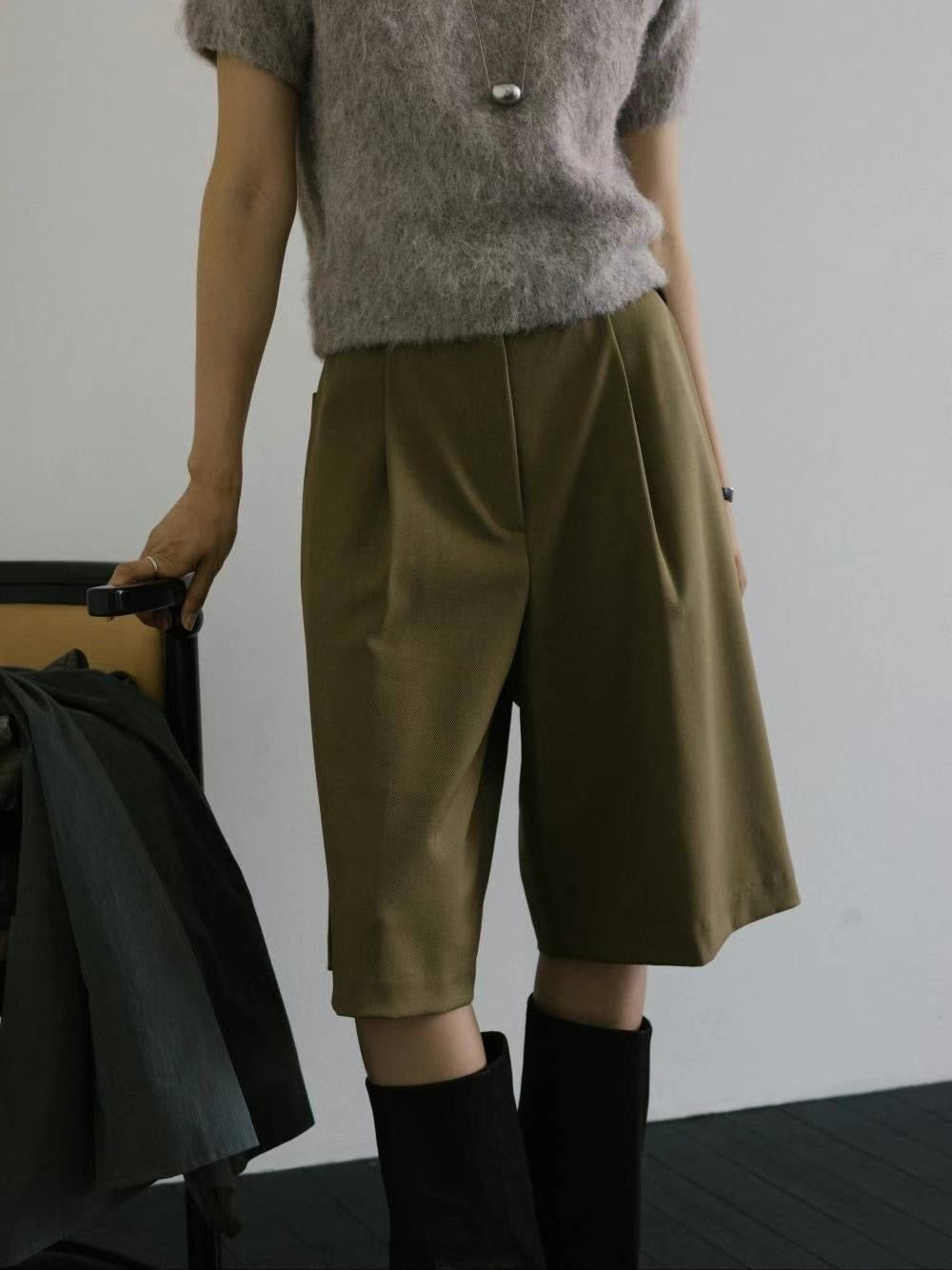 MID LENGTH STRAIGHT SHORTS