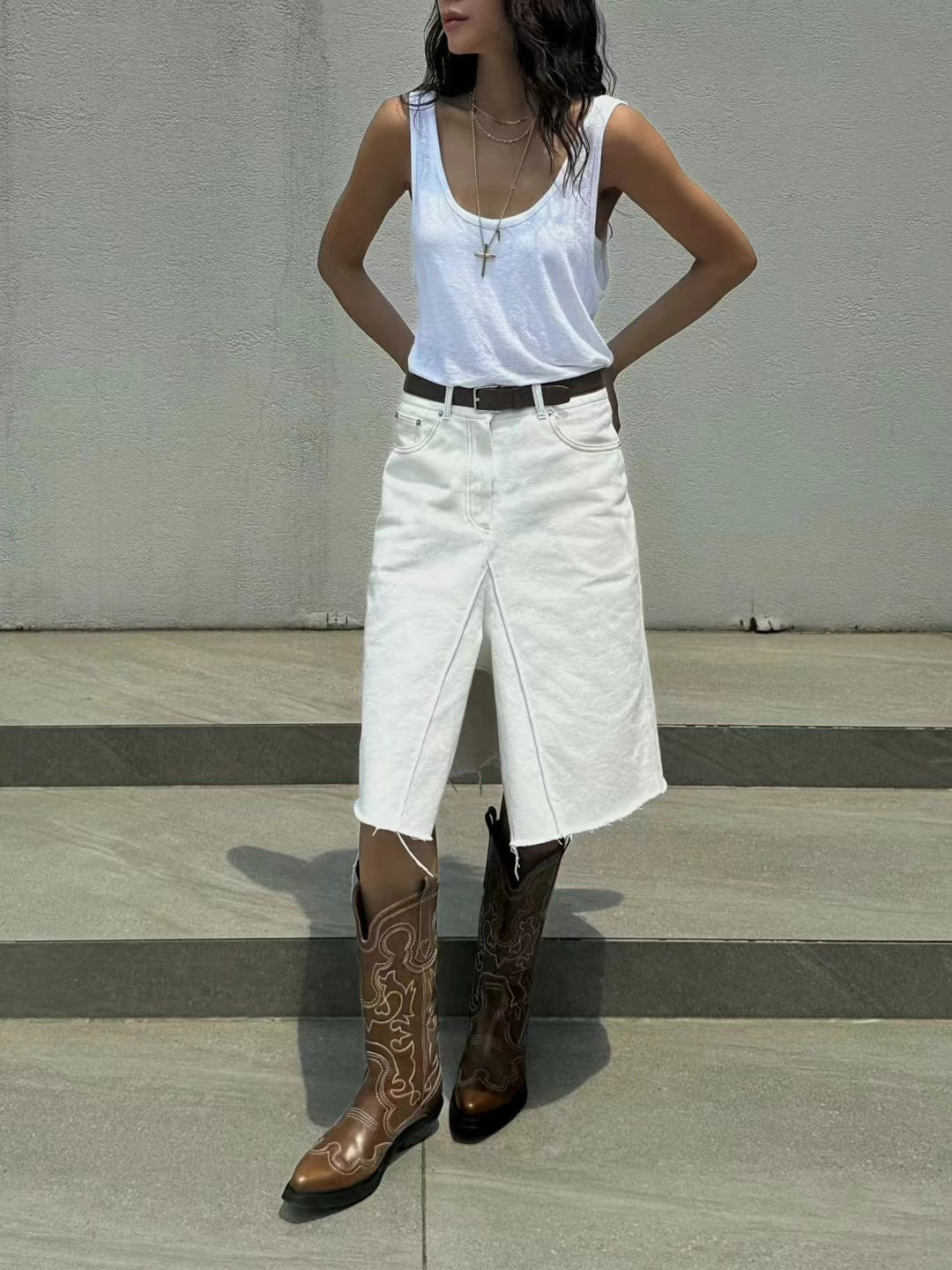 MID V CUT SKIRT