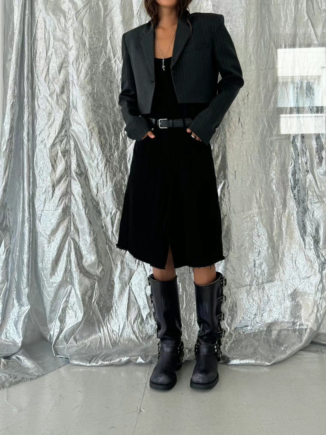 MID V CUT SKIRT