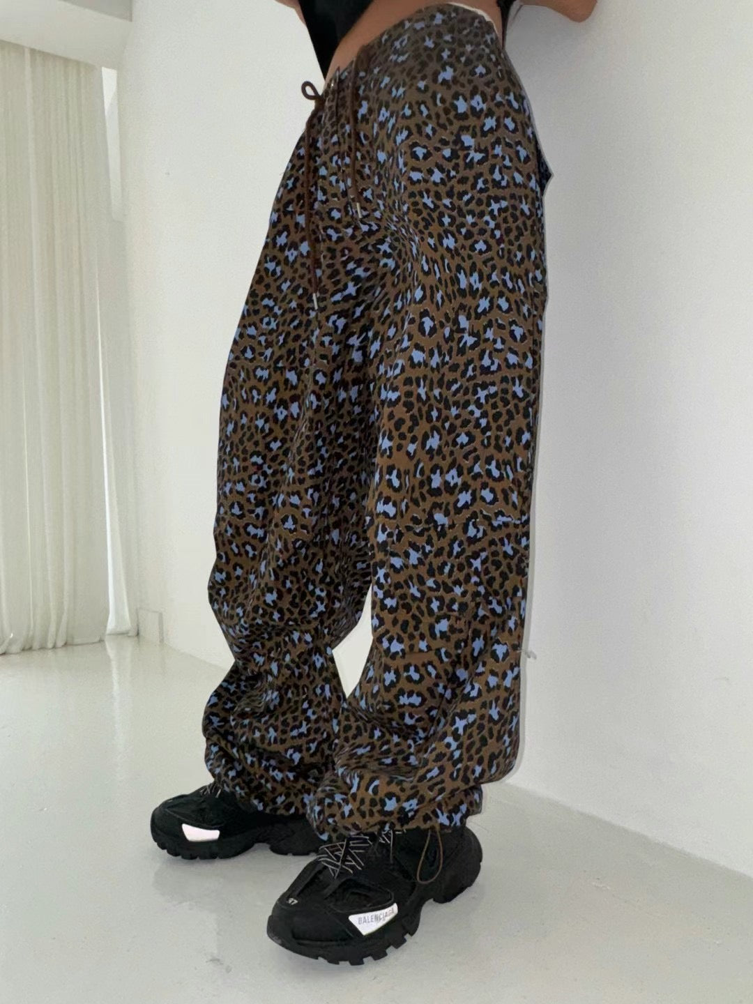 DRAWSTRINGS BUTTON UP LEOPARD PANTS