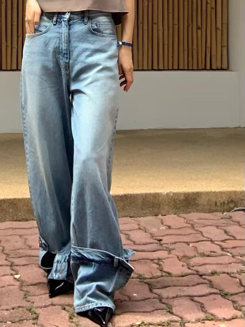 DETAILED LEG OPENING JEANS