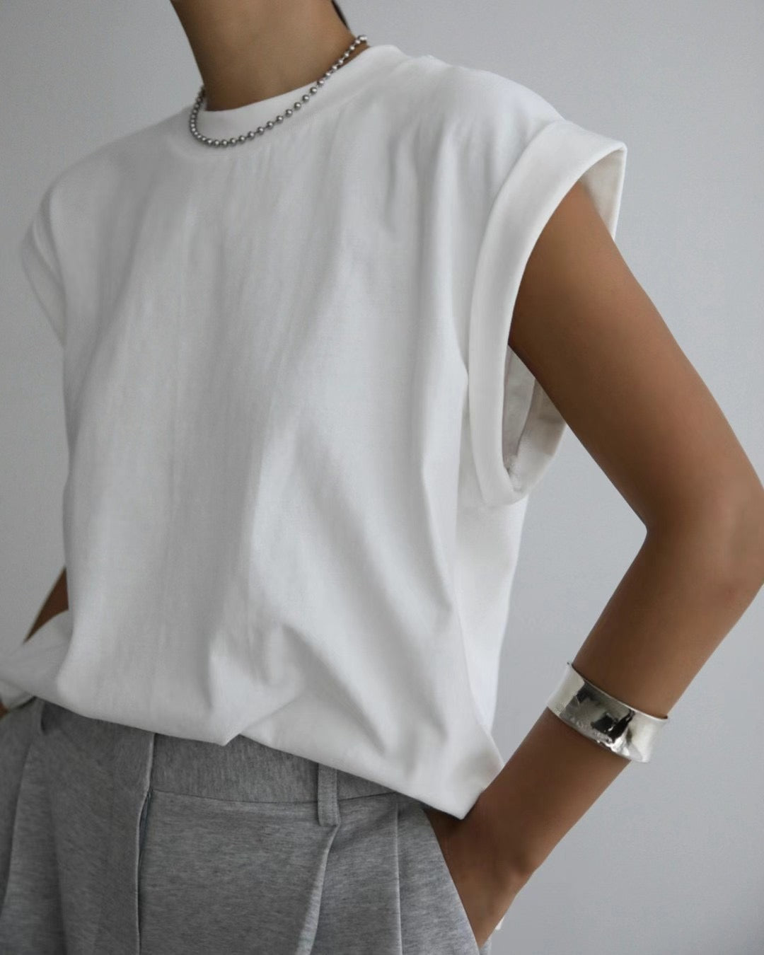 ROLL SLEEVES VEST
