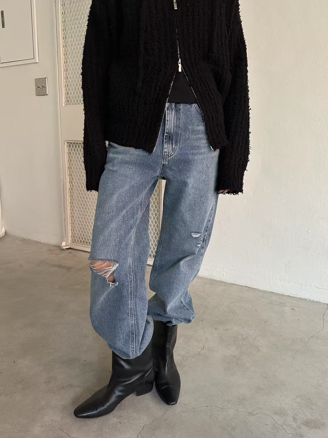 RIPPED JEANS SS25