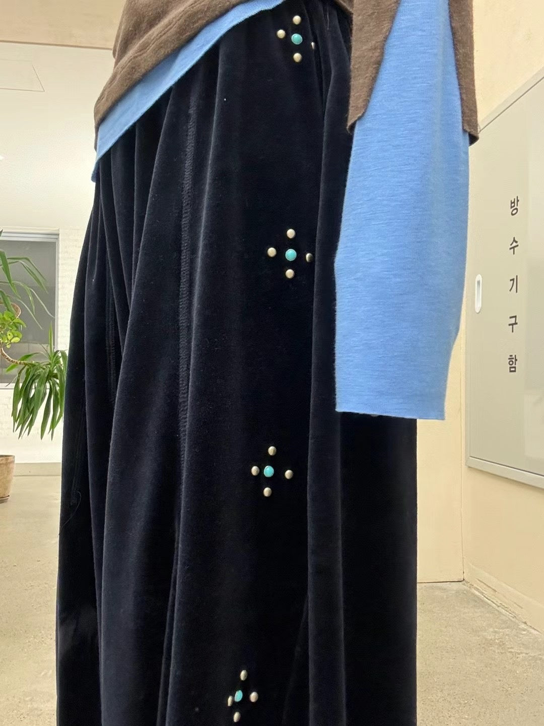 STAR STUDS VELVET PANTS