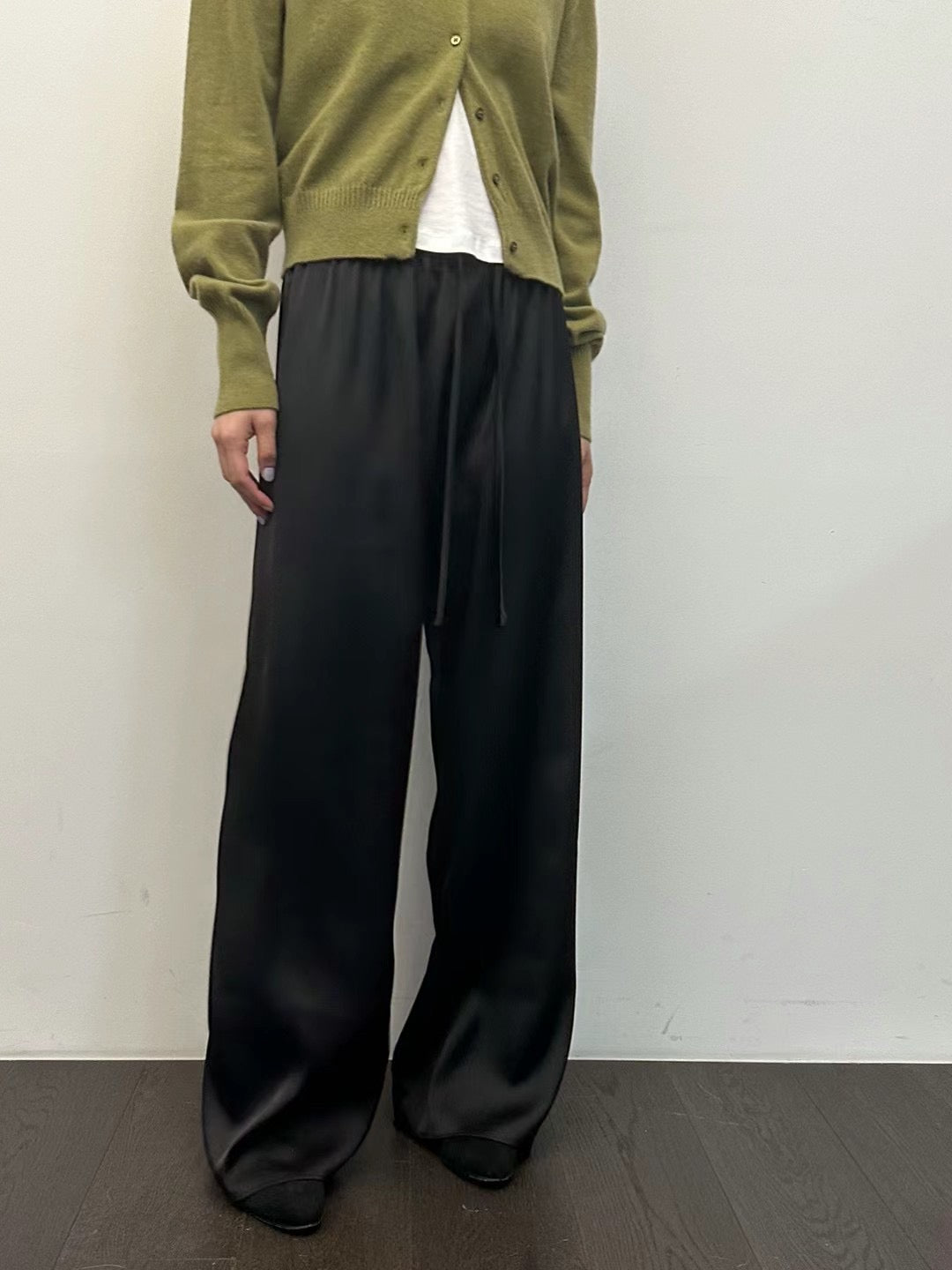 GLOWY SATIN PANTS