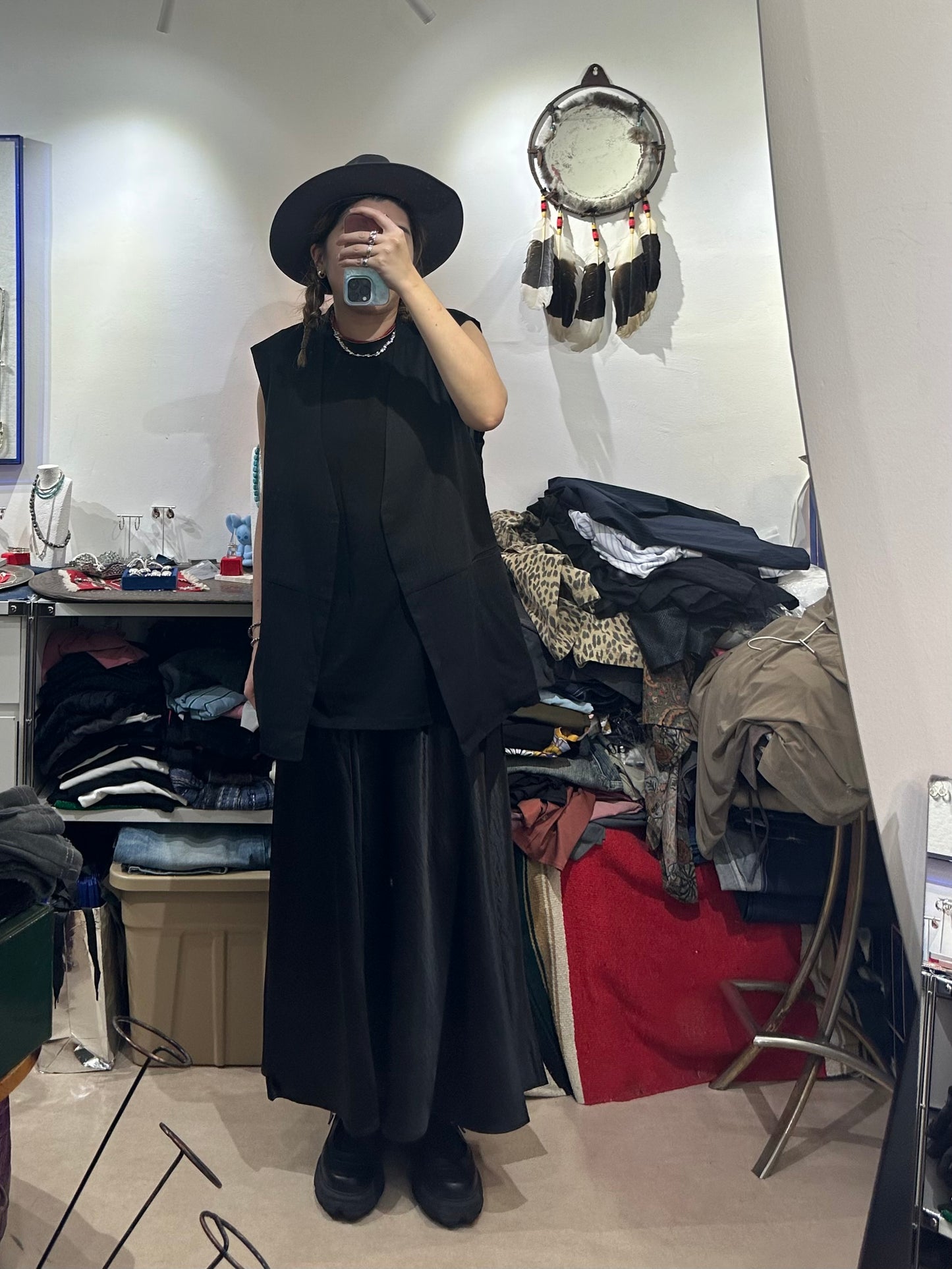 CURVE SEAM SATIN SKIRT