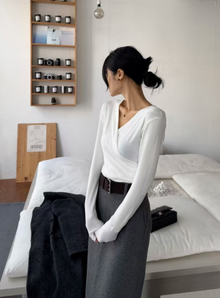 SLIM V NECK TOP