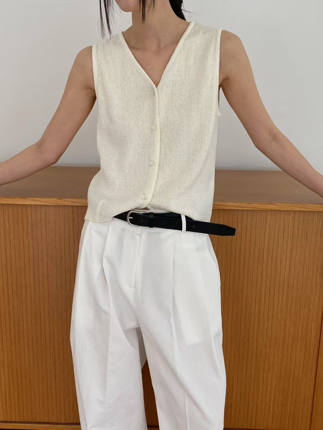 V NECK KNIT TOP