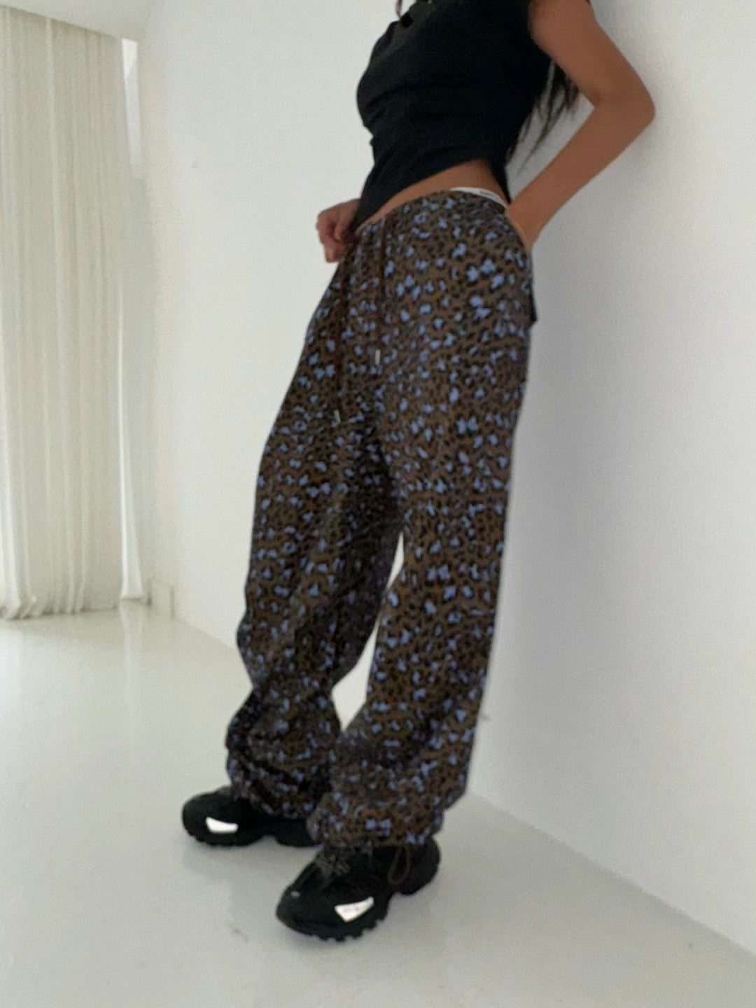 DRAWSTRINGS BUTTON UP LEOPARD PANTS