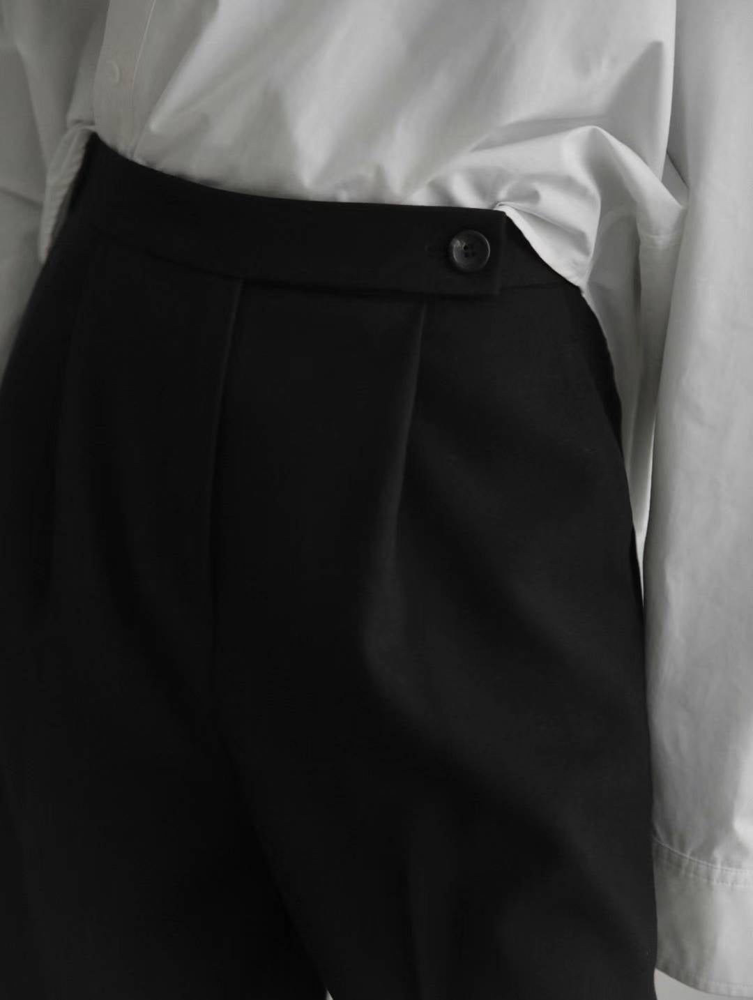 BUTTON STRAP PLEATS TROUSERS