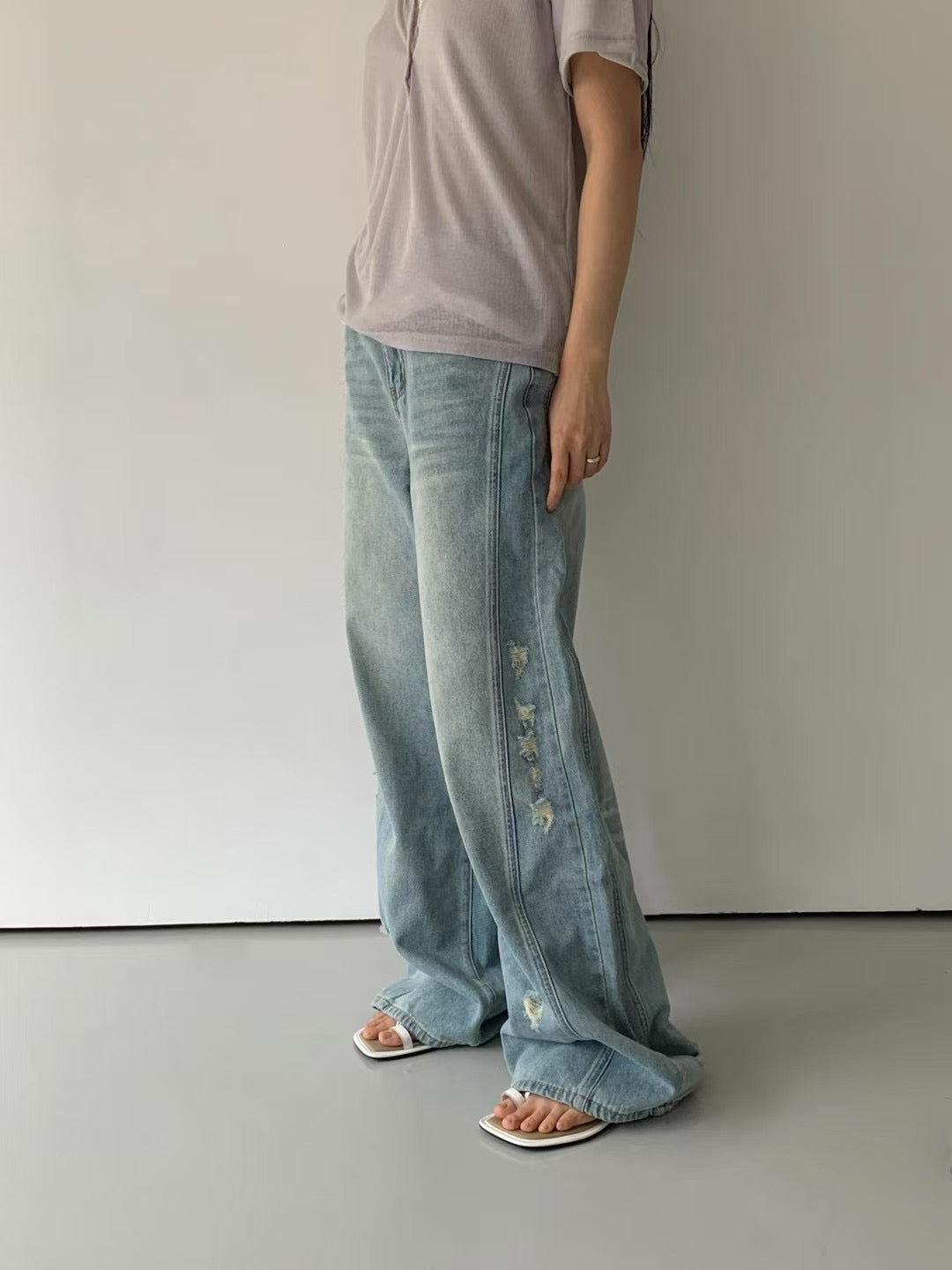V PATCH WASHED JEANS