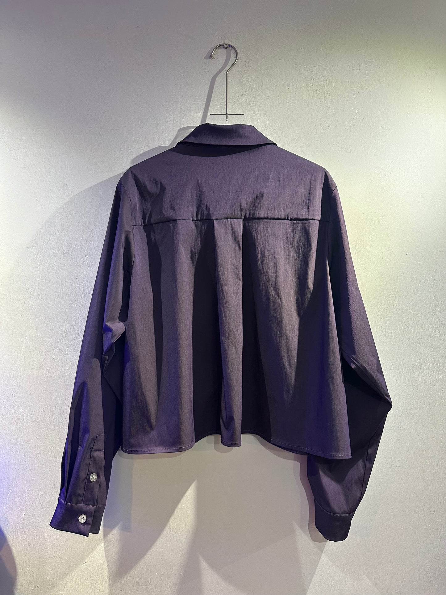• FUSSY MADE • POLY SLIDING CROPPED SHIRT