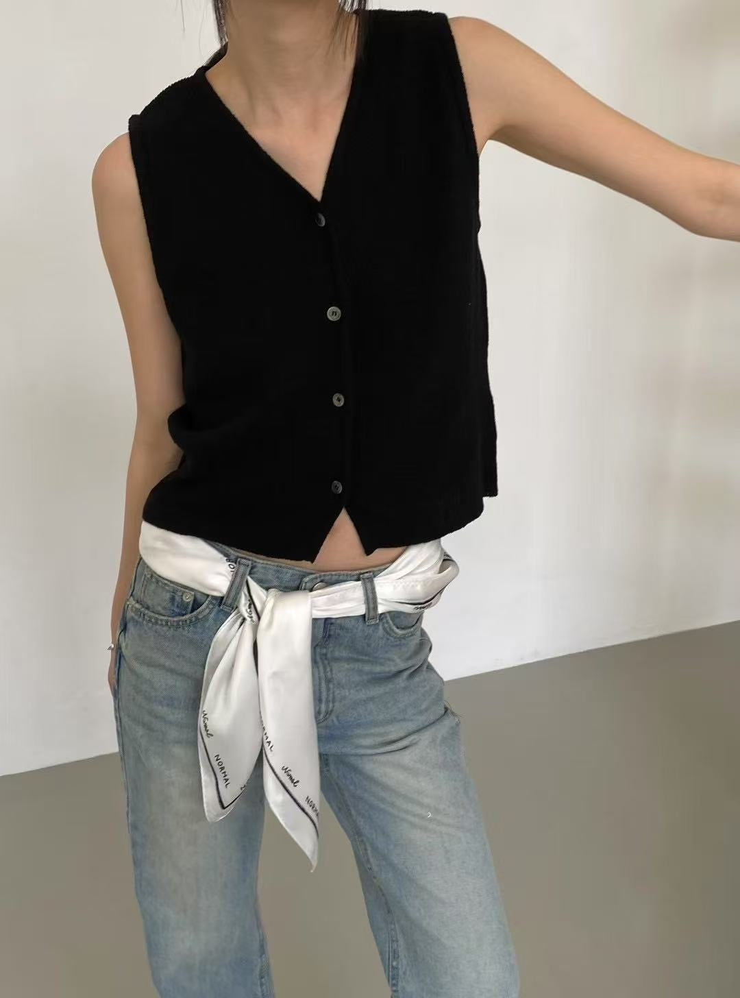 V NECK KNIT TOP