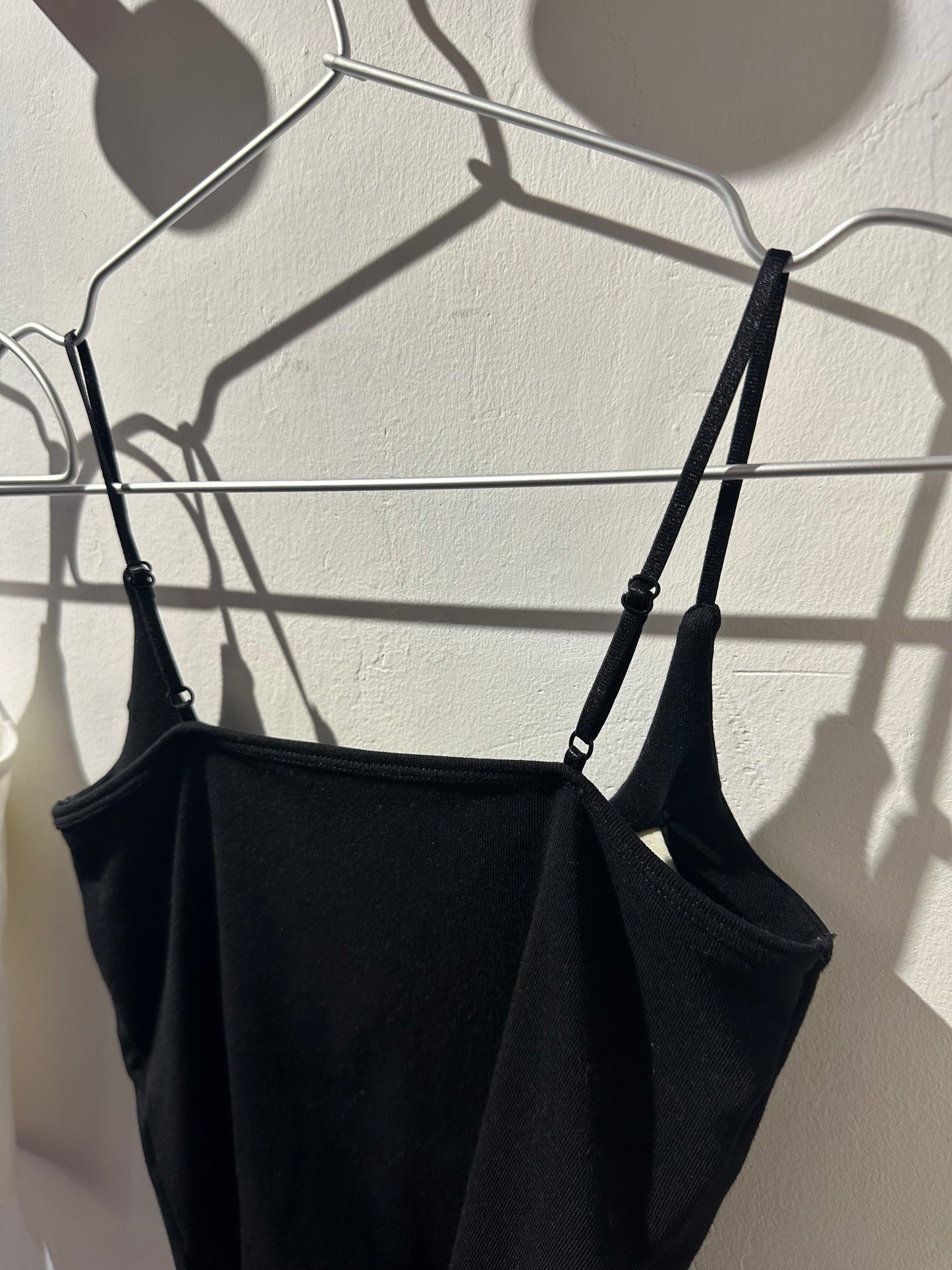 LINE STRAP BRA TOP ( ADJUSTABLE )