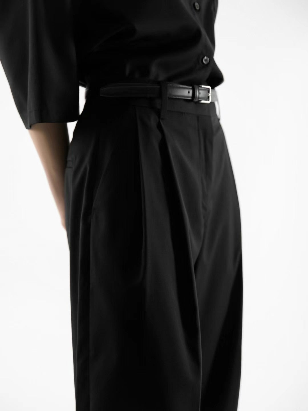 SUMMER PLEATED TROUSERS