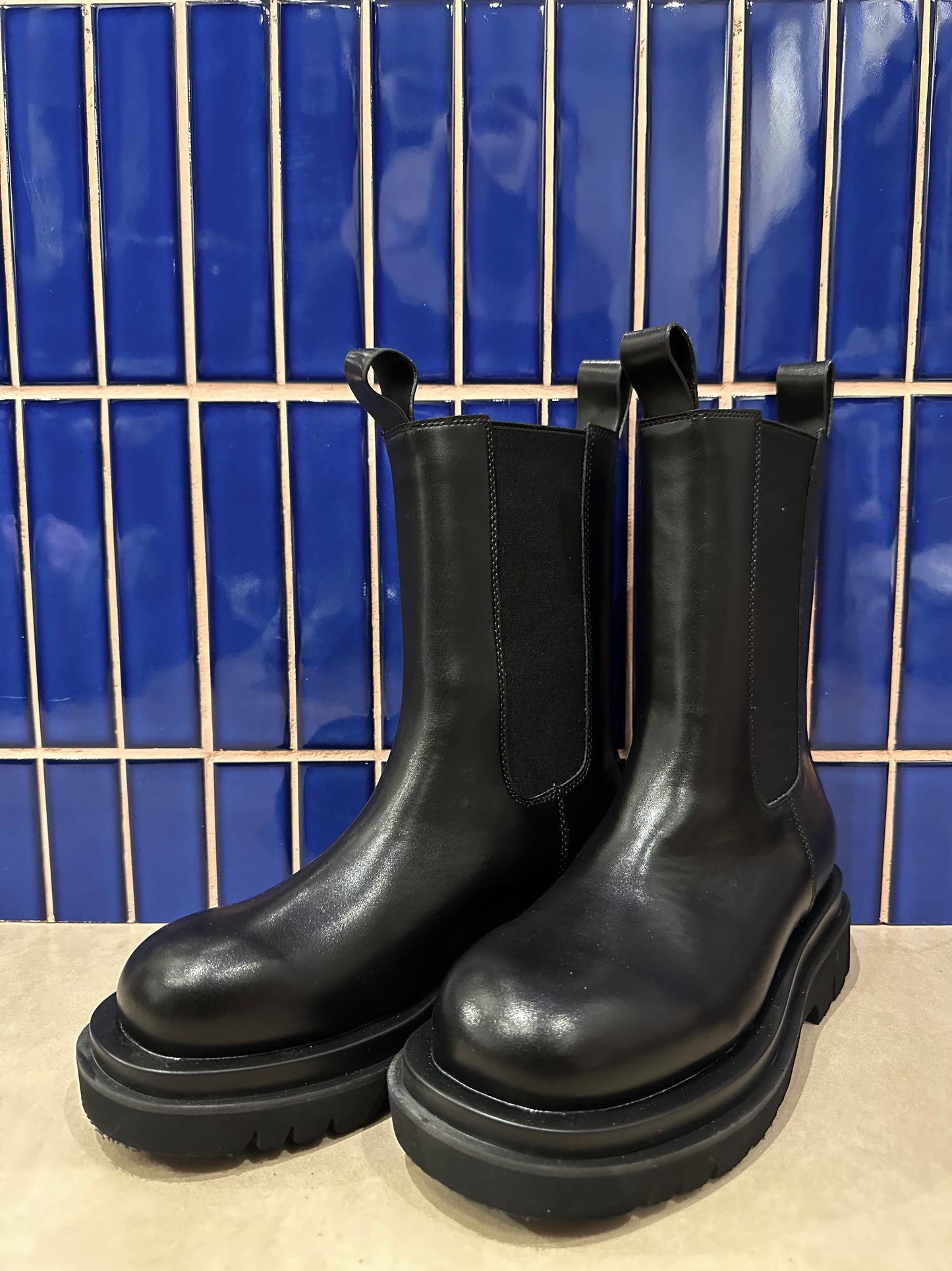 MID LENGTH CHELSEA BOOT ( CALF LEATHER )