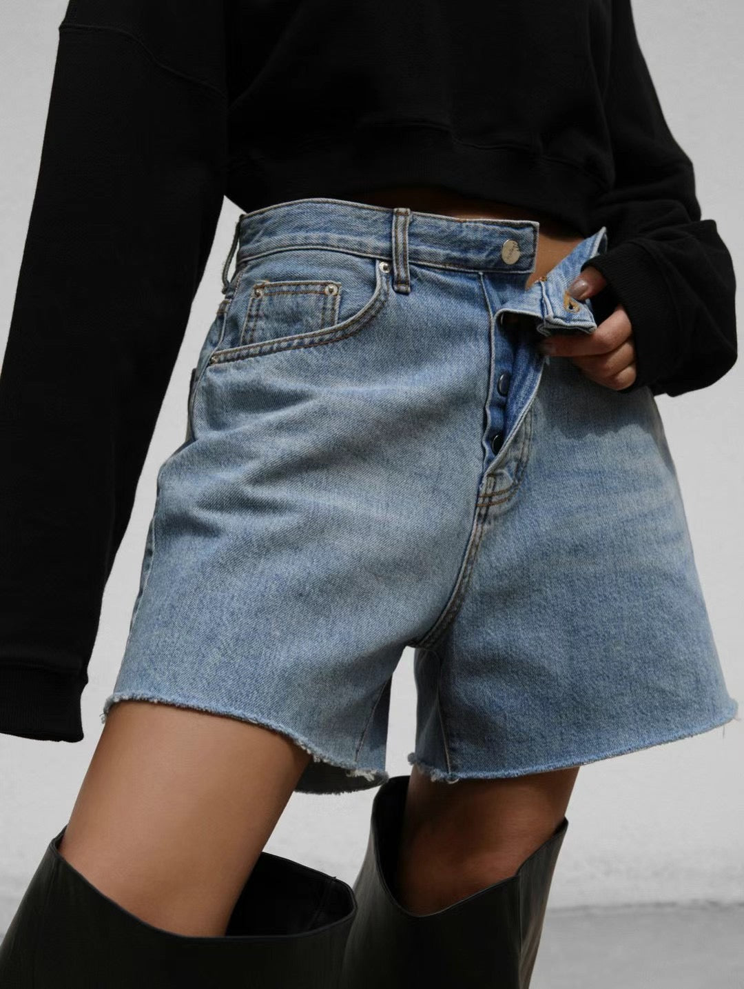 FOUR BUTTONED DENIM SHORTS