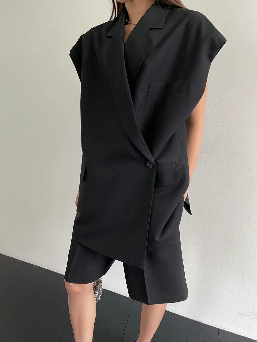 CROSS CLASP BLAZER VEST