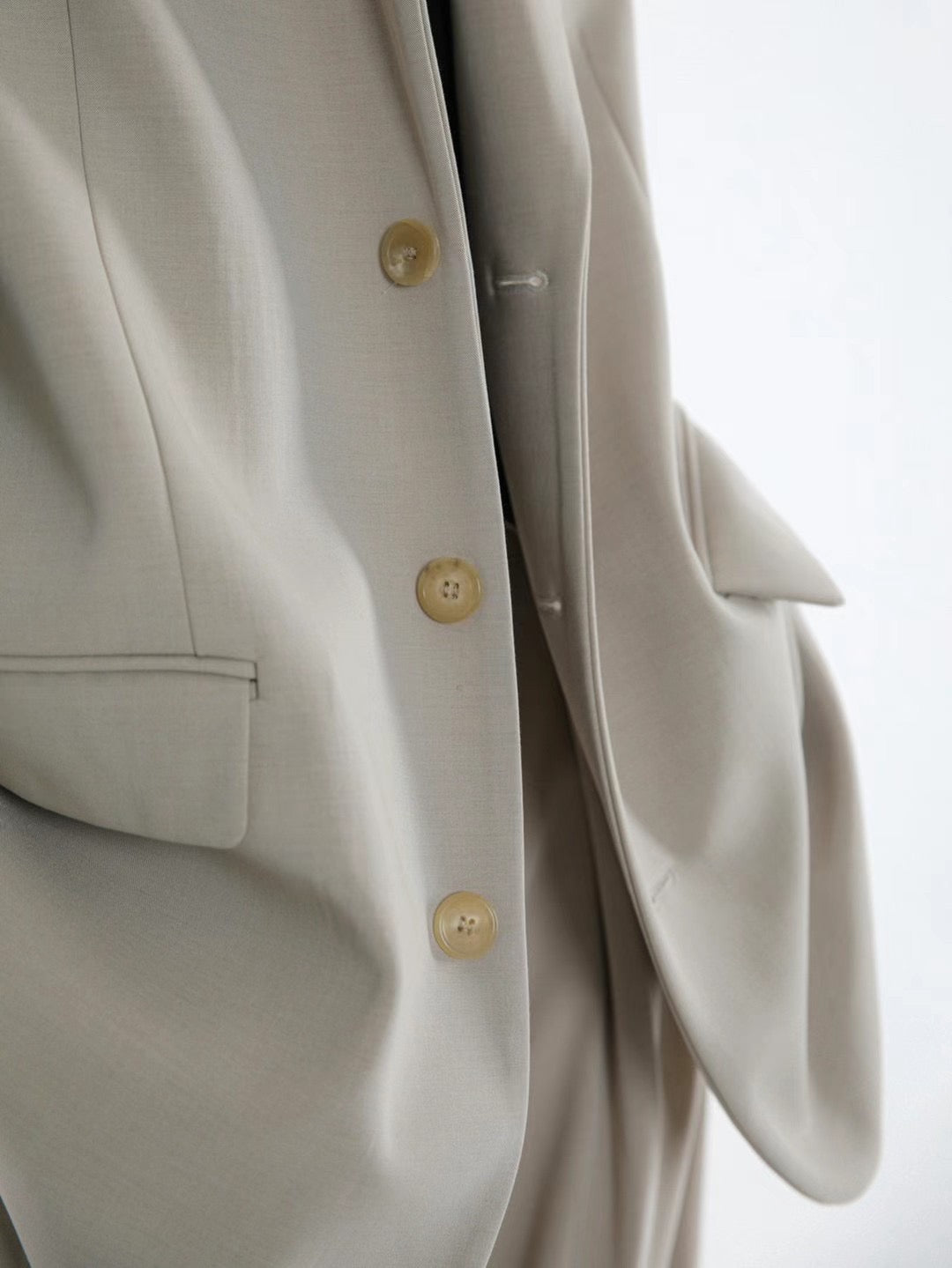 BEIGE BLAZER