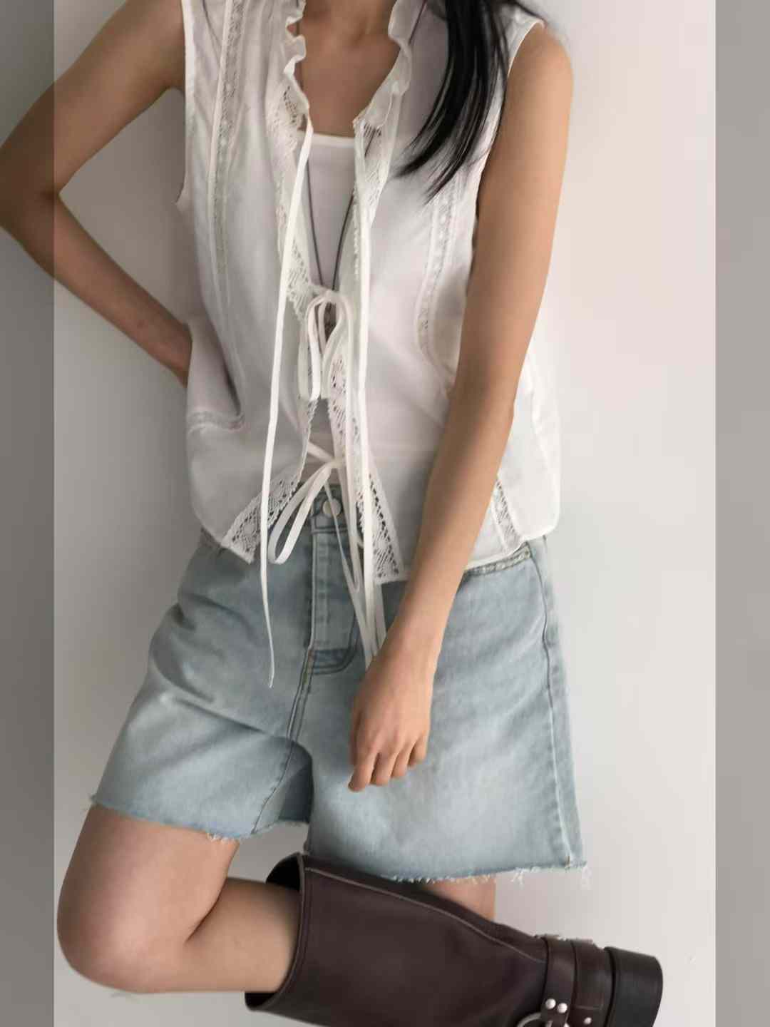 RIPPED POCKET DENIM SHORTS