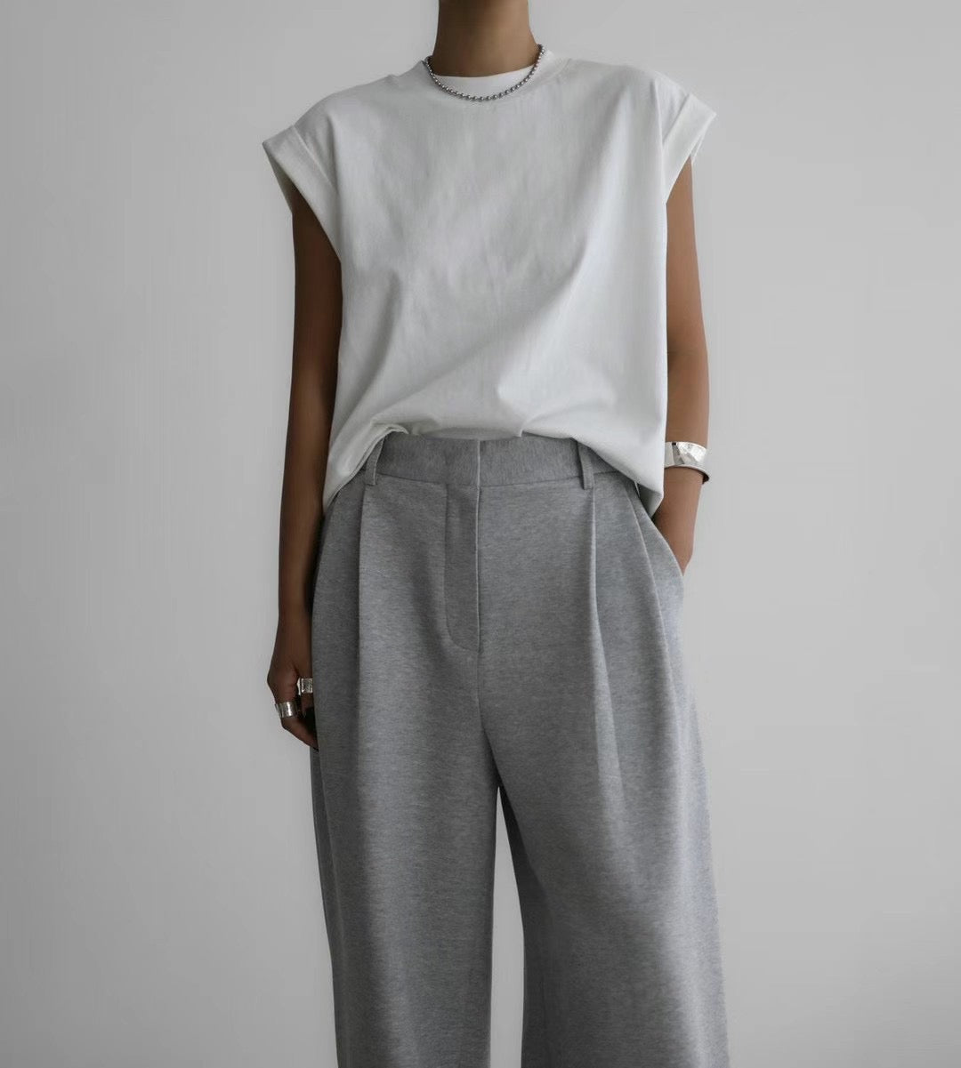 ROLL SLEEVES VEST