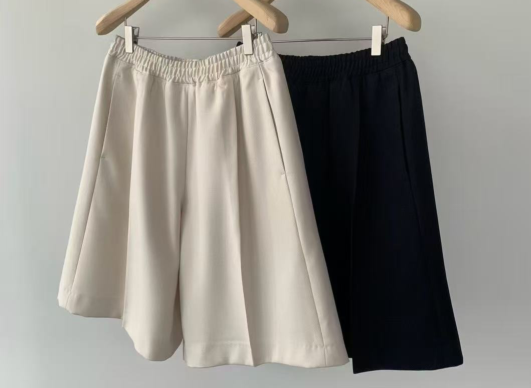 HALF LENGTH STRAIGHT CUT SHORTS