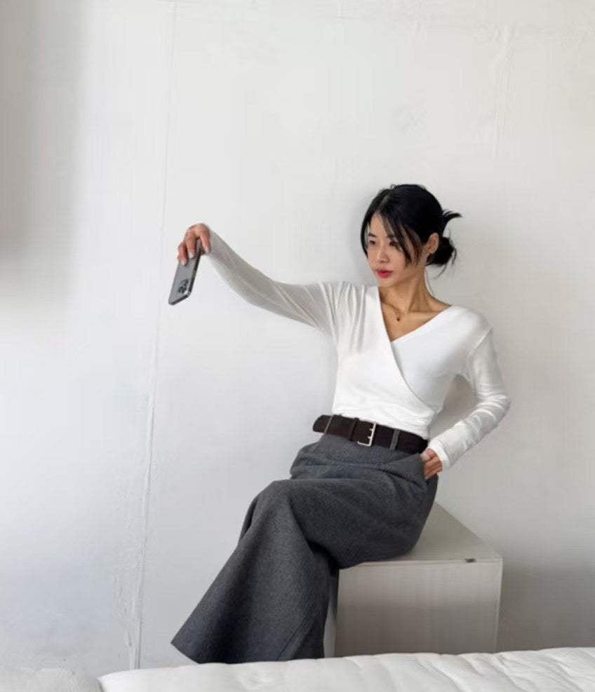 SLIM V NECK TOP