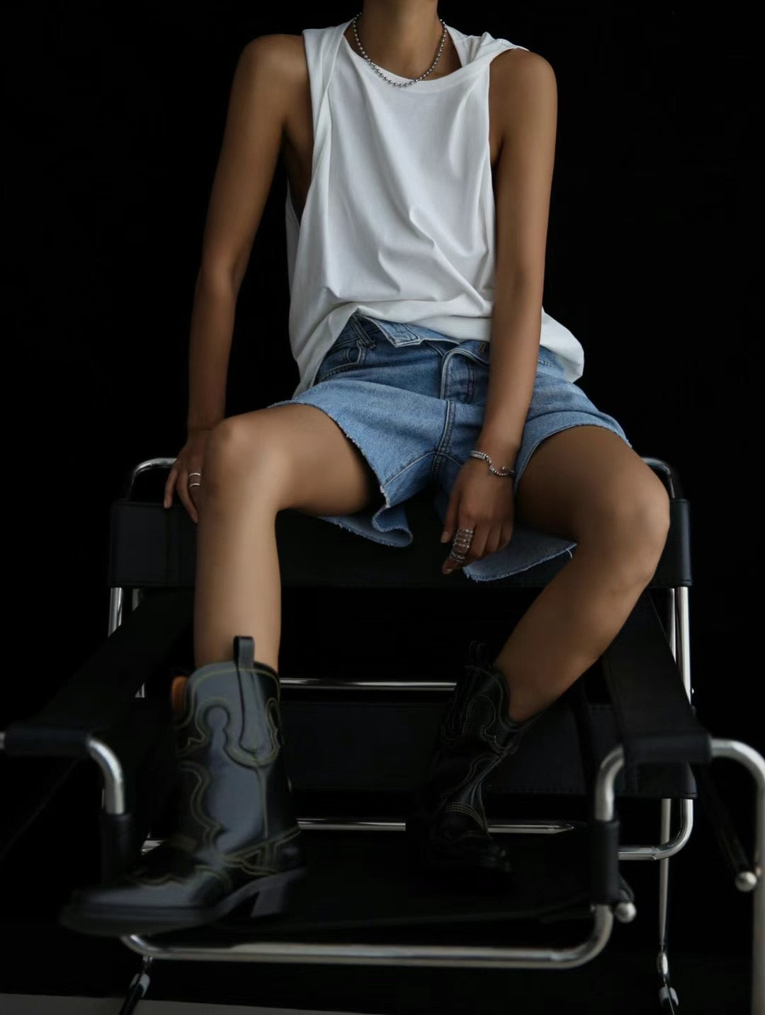 SHOULDER TWISTED VEST