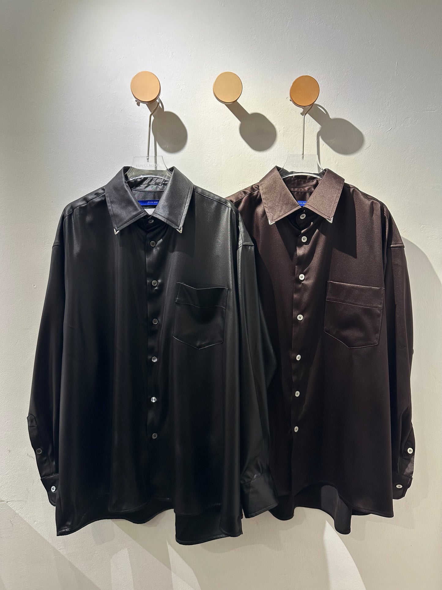 • FUSSY MADE • COLLAR TIPS SATIN SHIRT ( BLACK )