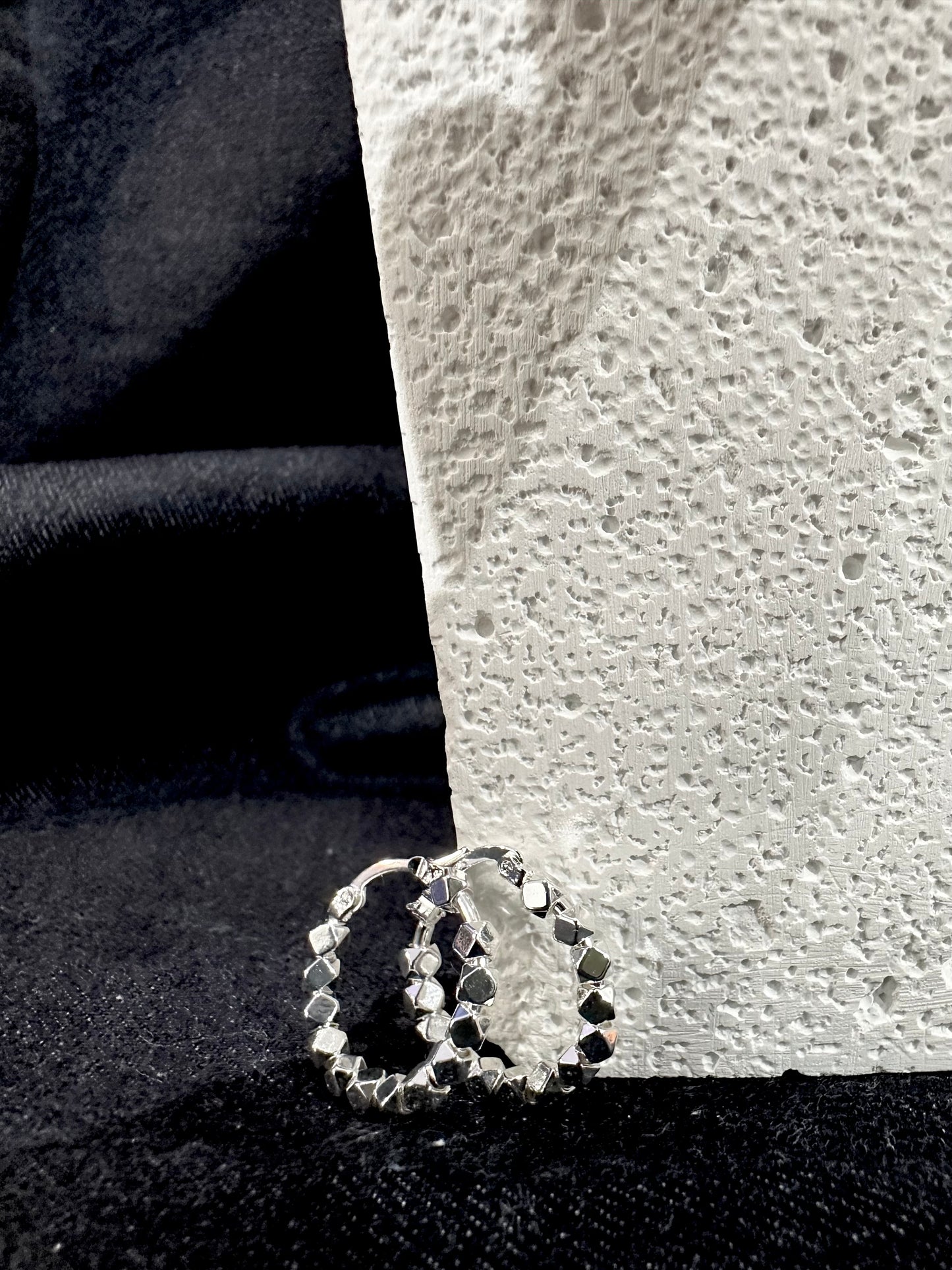 925 MOVING STONE EARRINGS