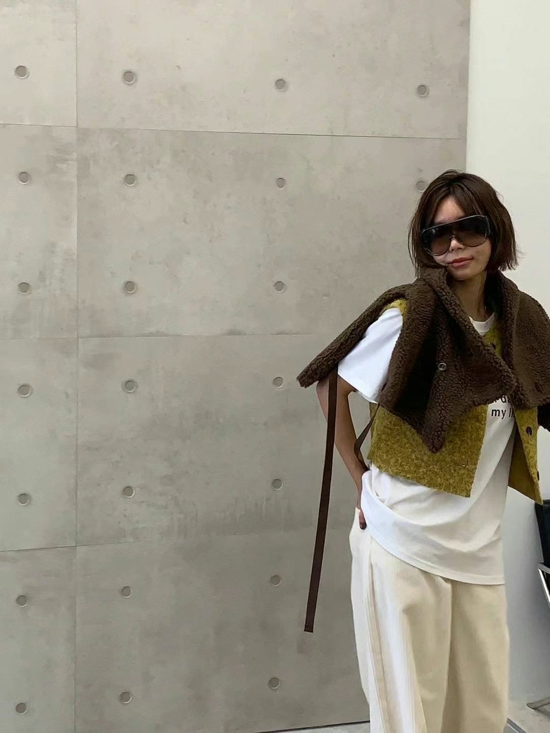 FLUFFY COLLARED SHAWL