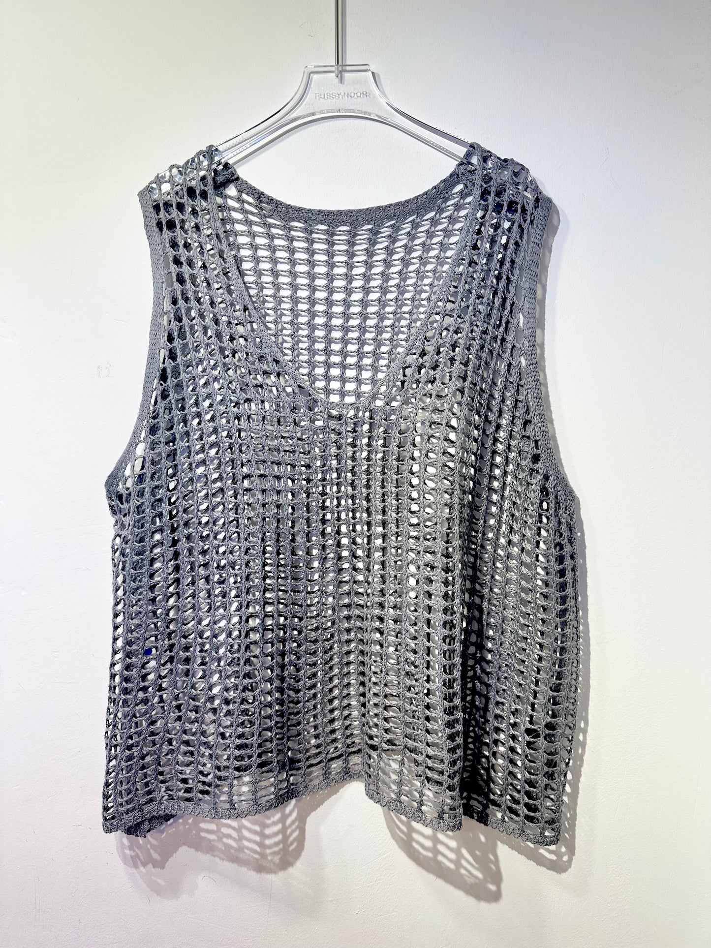 V NECK LIGHT KNIT VEST