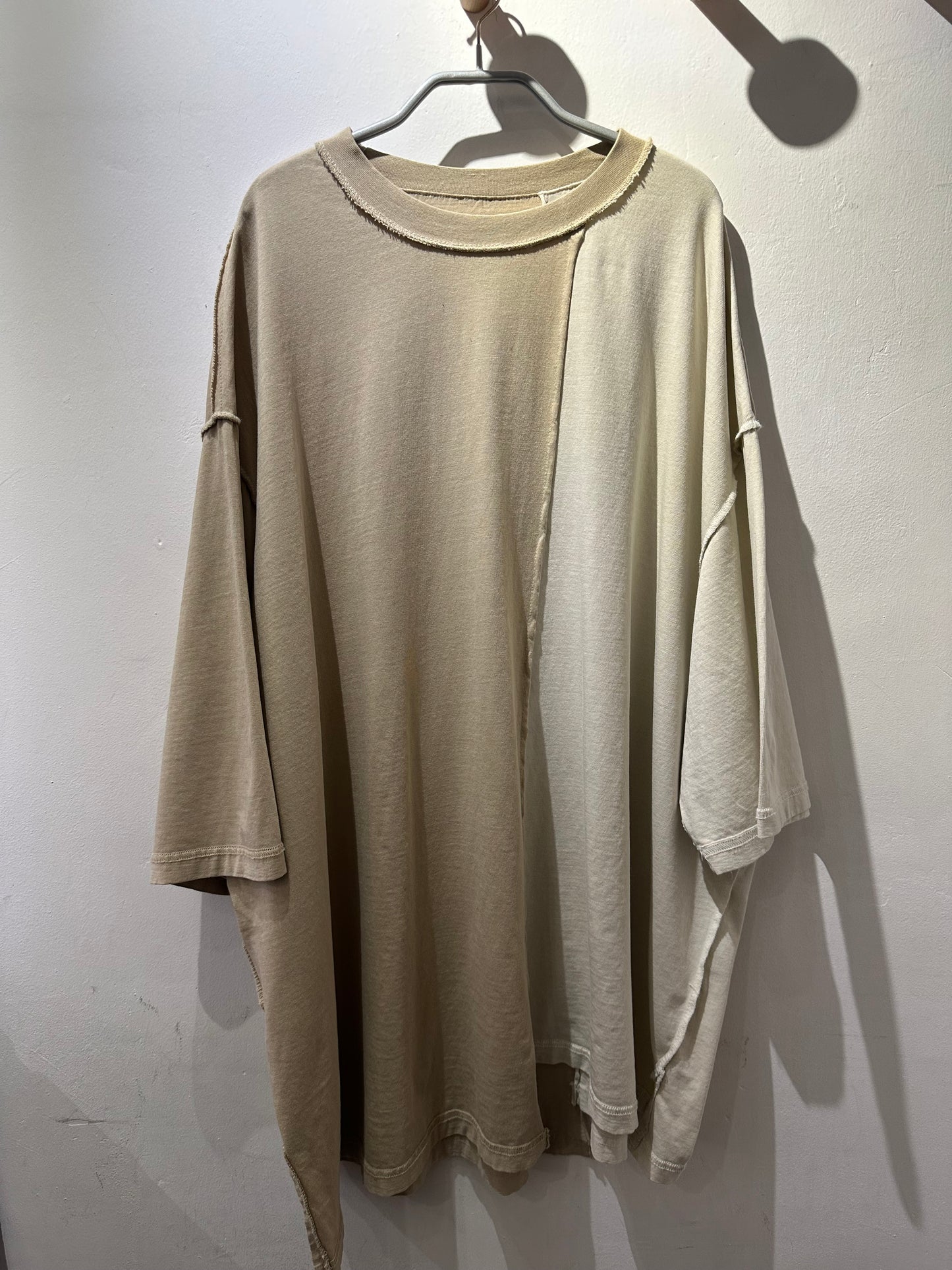 2TONE PATCHED OVERSIZE TOP