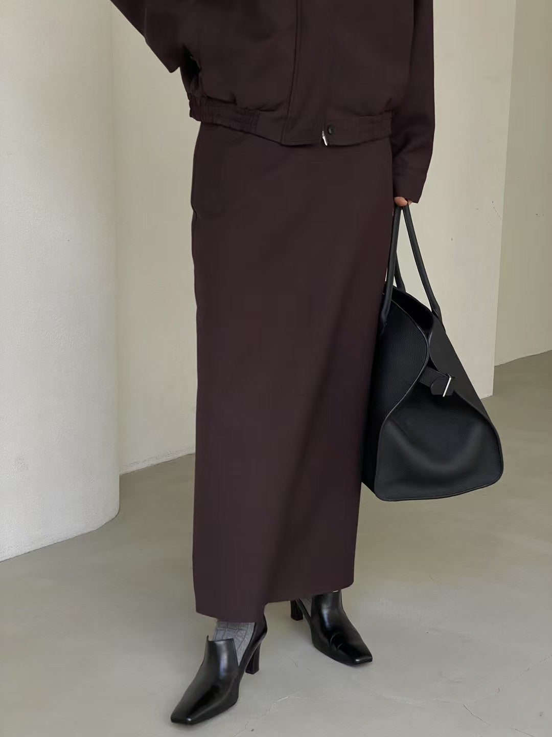 SLIM CUT PENCIL SKIRT