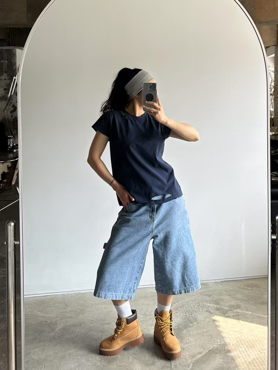 DISTRESSED EDGY ESSENCE TEE