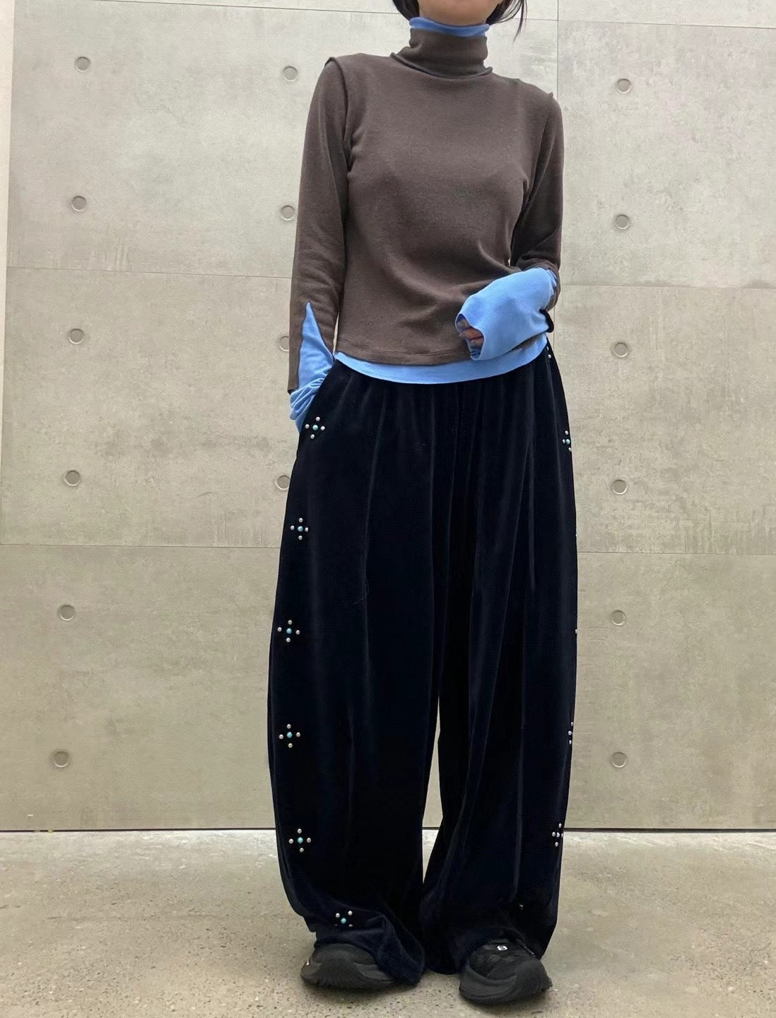 STAR STUDS VELVET PANTS