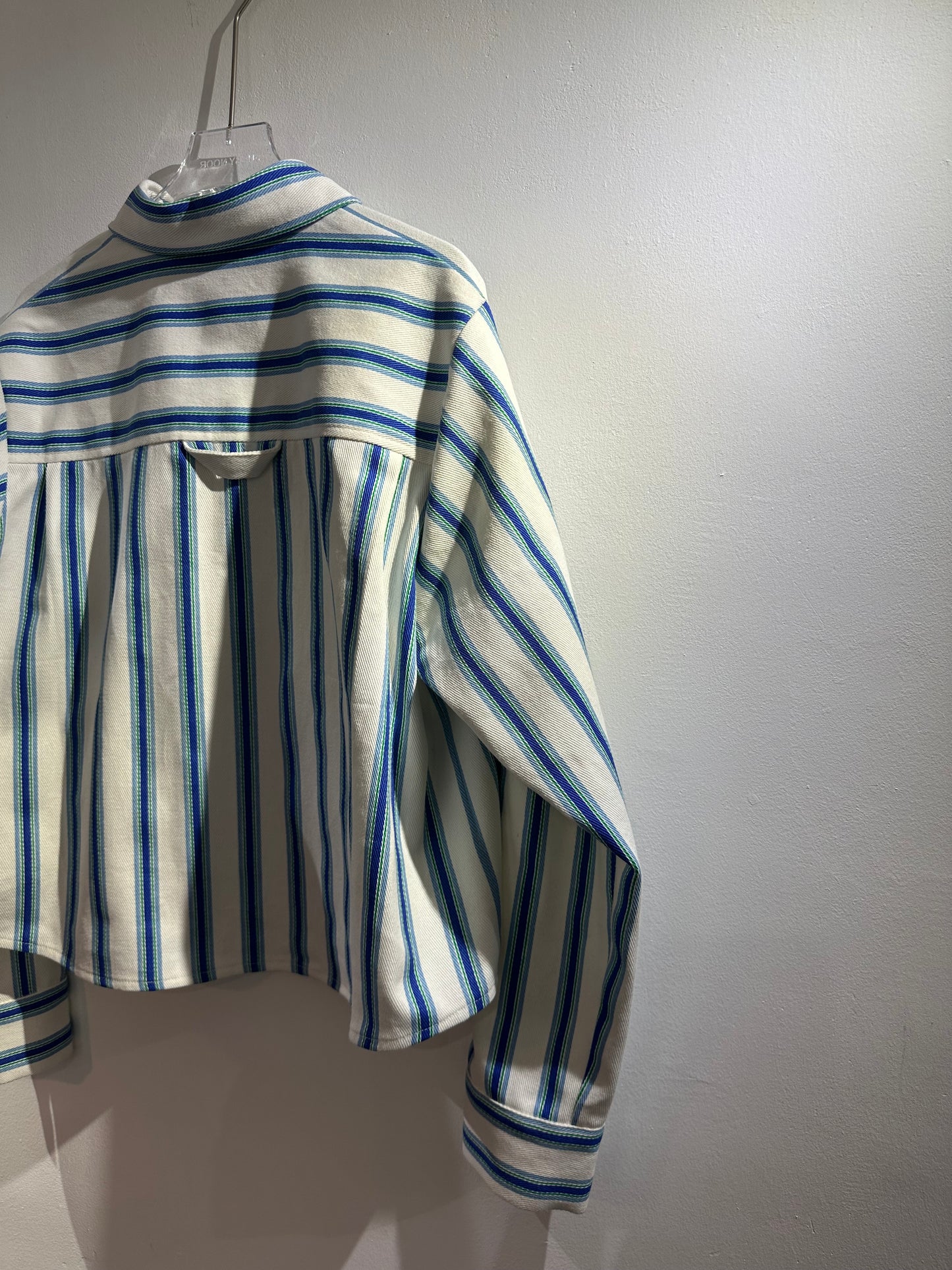 • FUSSY MADE • TWILL STRIPE CROPPED SHIRT